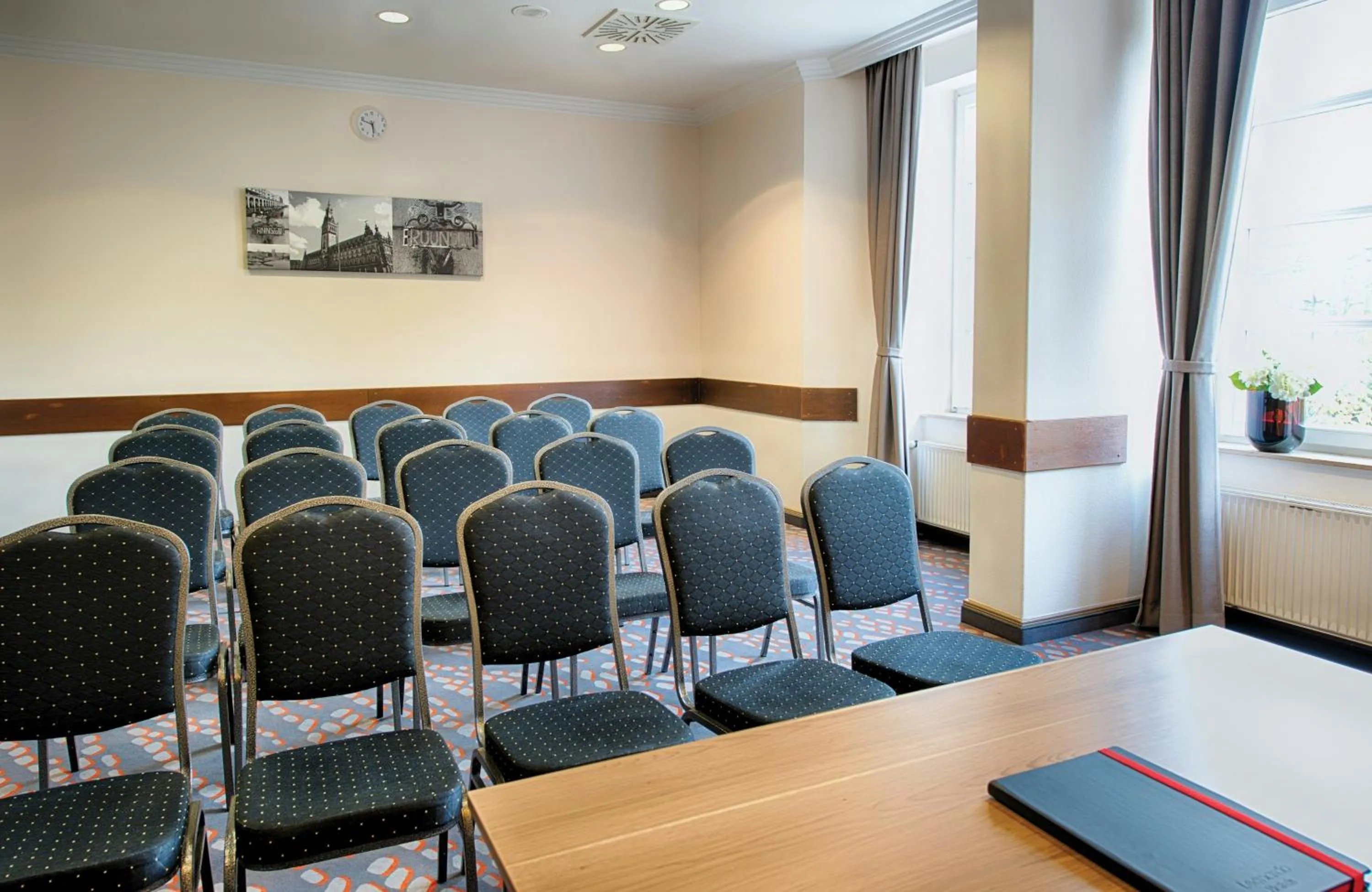 Meeting/conference room in Leonardo Hotel Hamburg Stillhorn