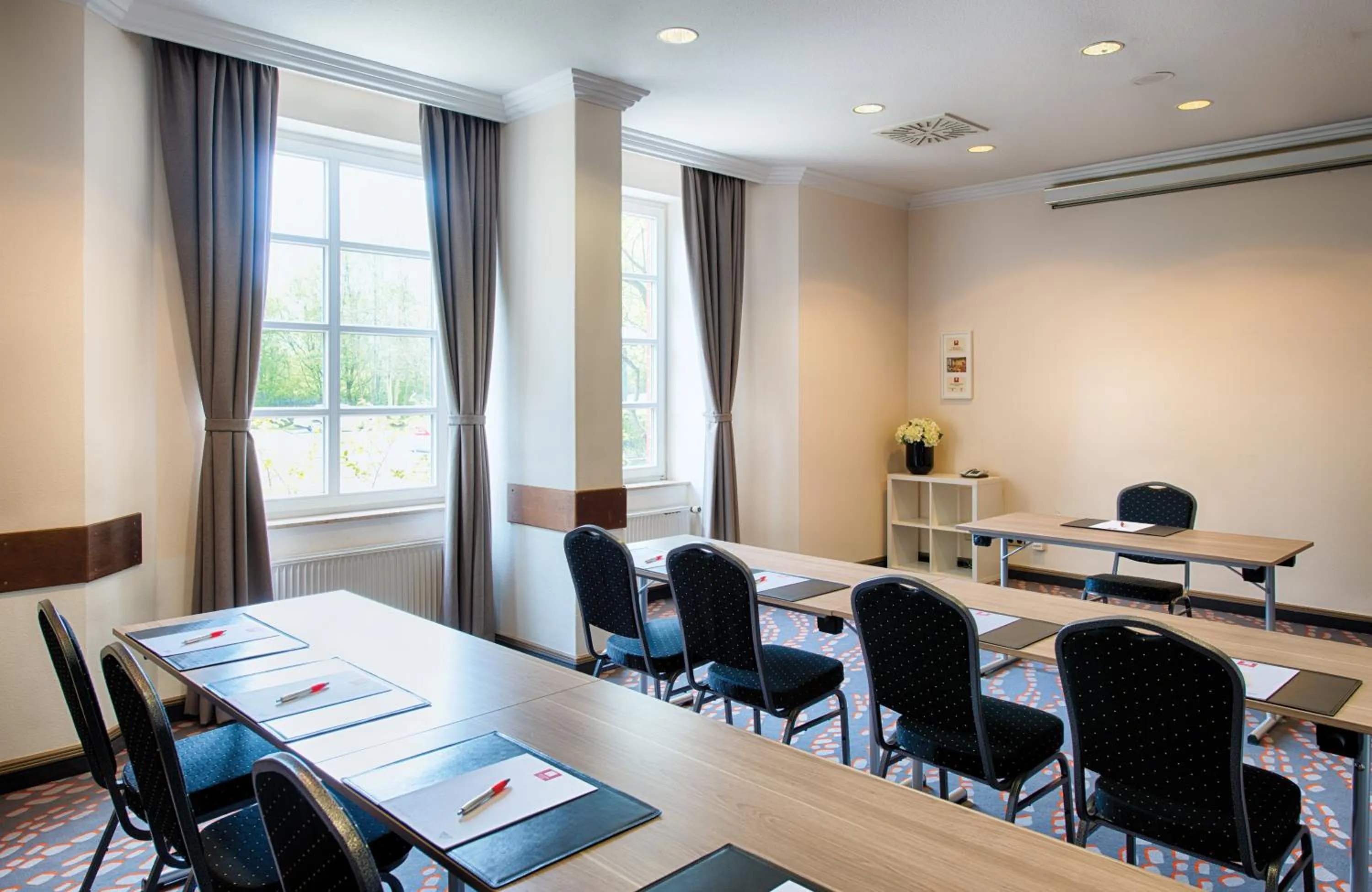 Meeting/conference room in Leonardo Hotel Hamburg Stillhorn