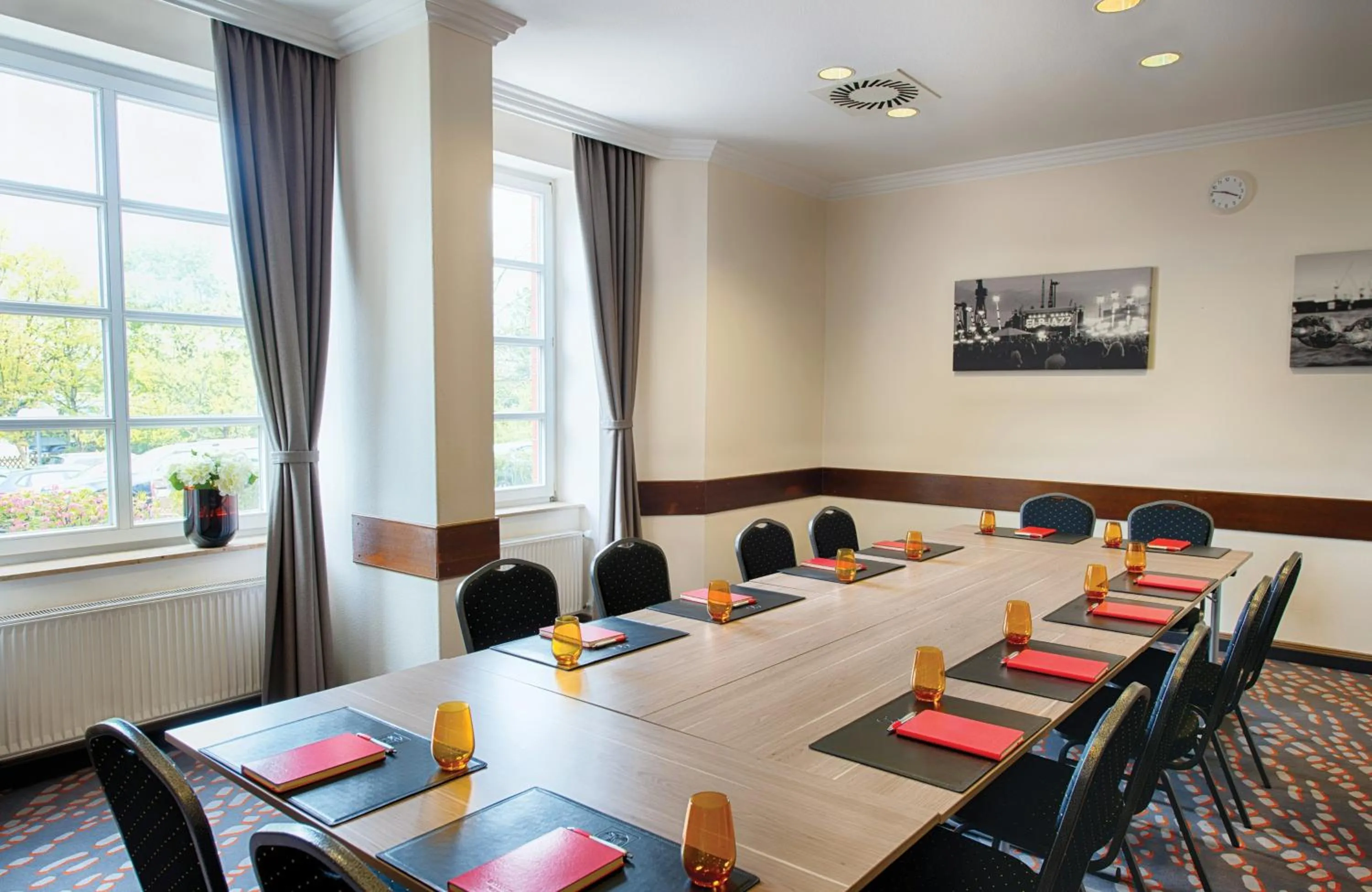 Meeting/conference room in Leonardo Hotel Hamburg Stillhorn