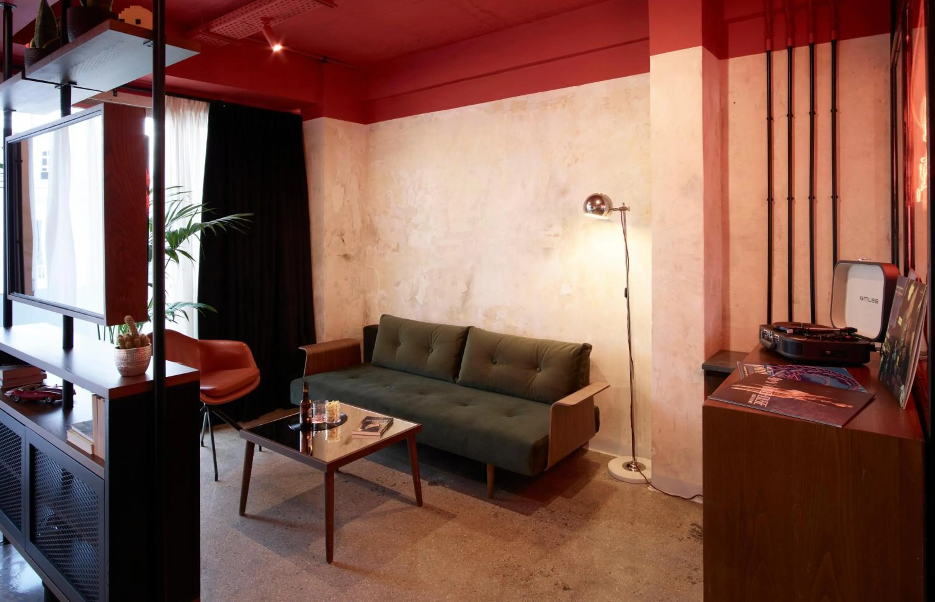 Photo of the whole room in Dave Red Athens