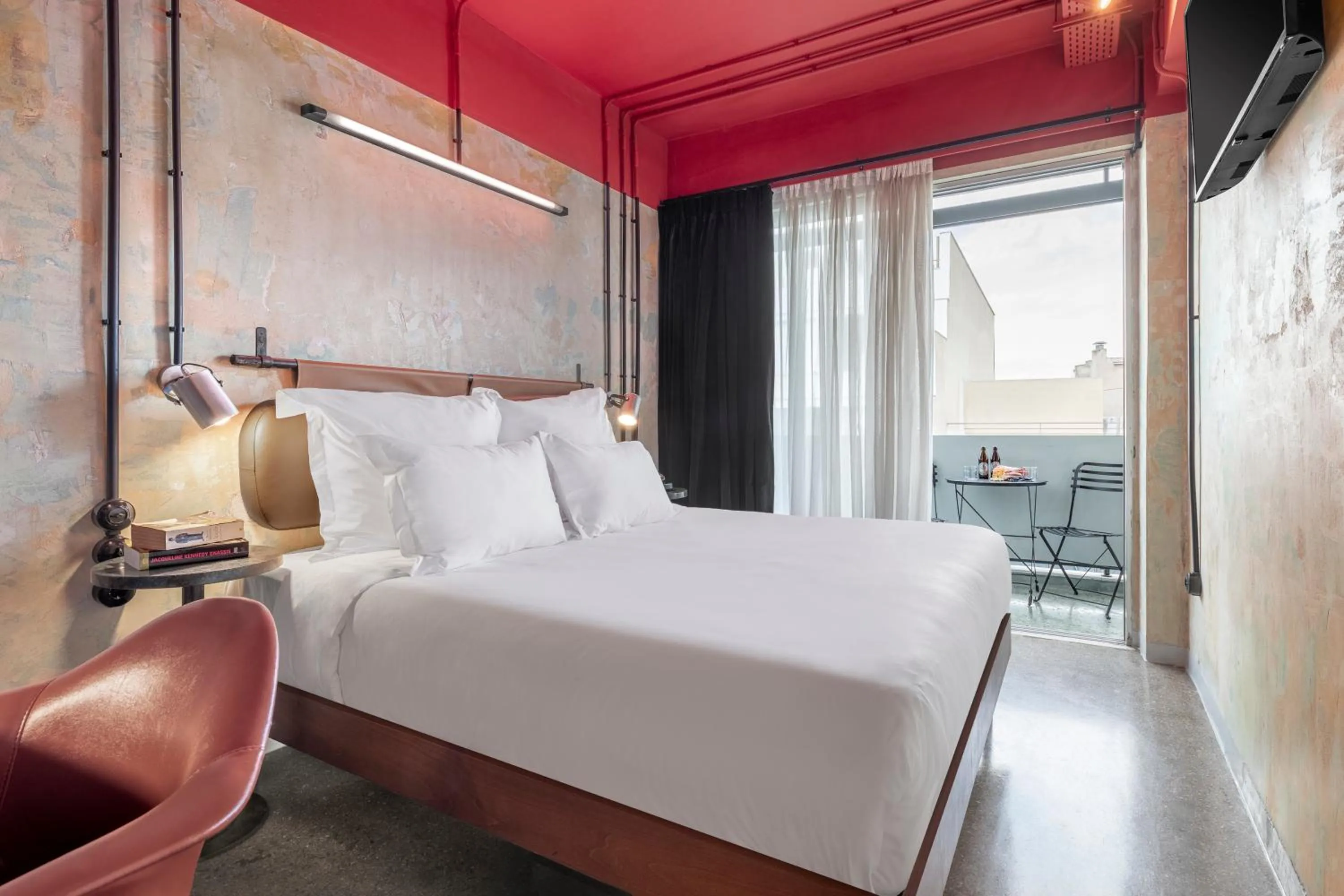 Bedroom, Bed in Max Brown Hotel Downtown Part of Sircle Collection Formally known as Dave Red