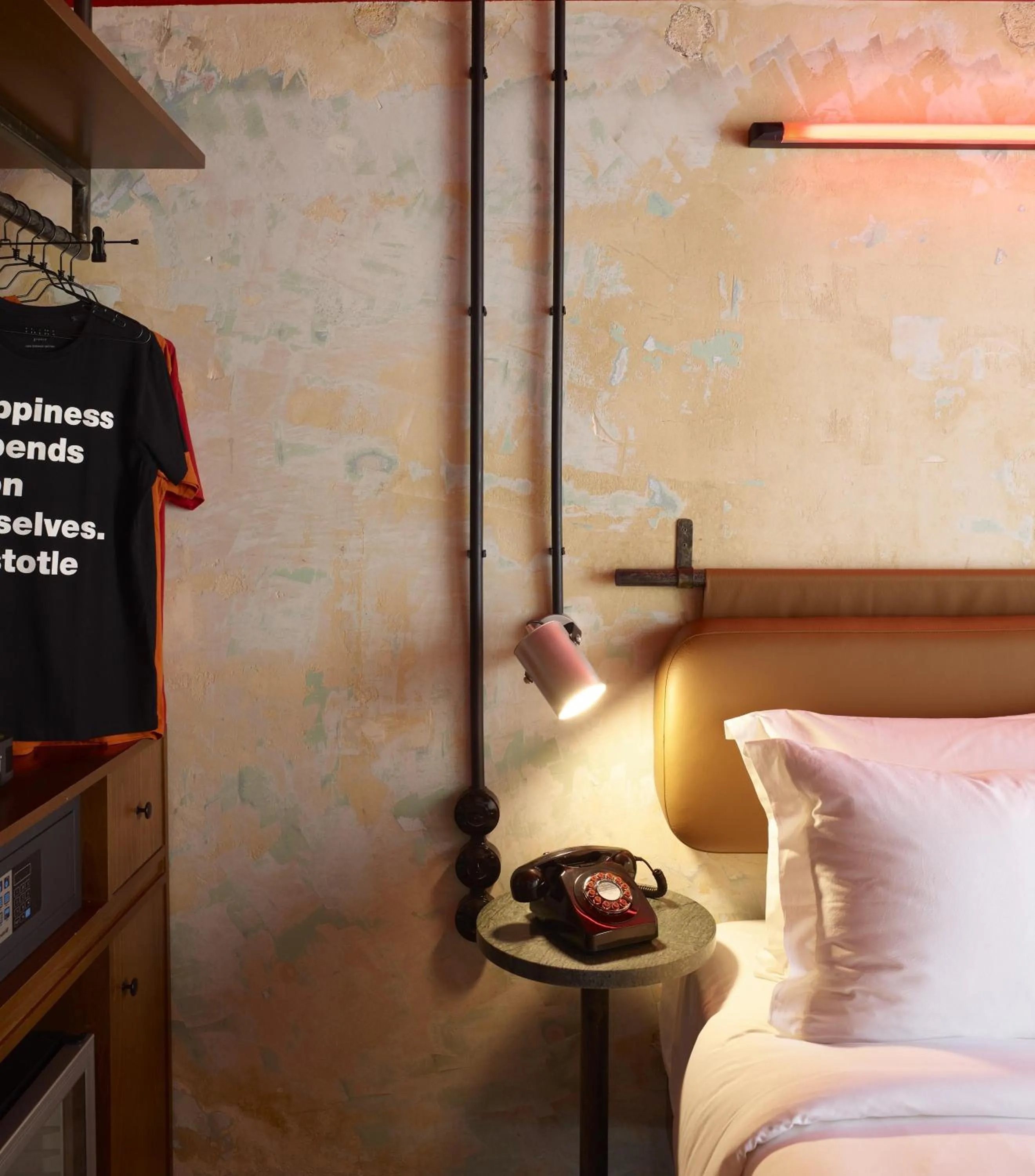 Photo of the whole room, Bed in Dave Red Athens