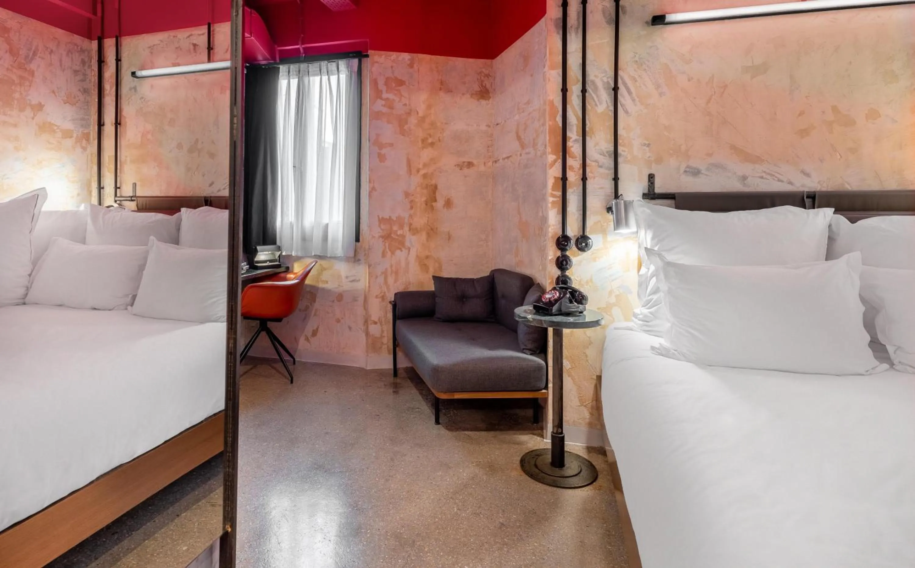 Photo of the whole room, Bed in Dave Red Athens