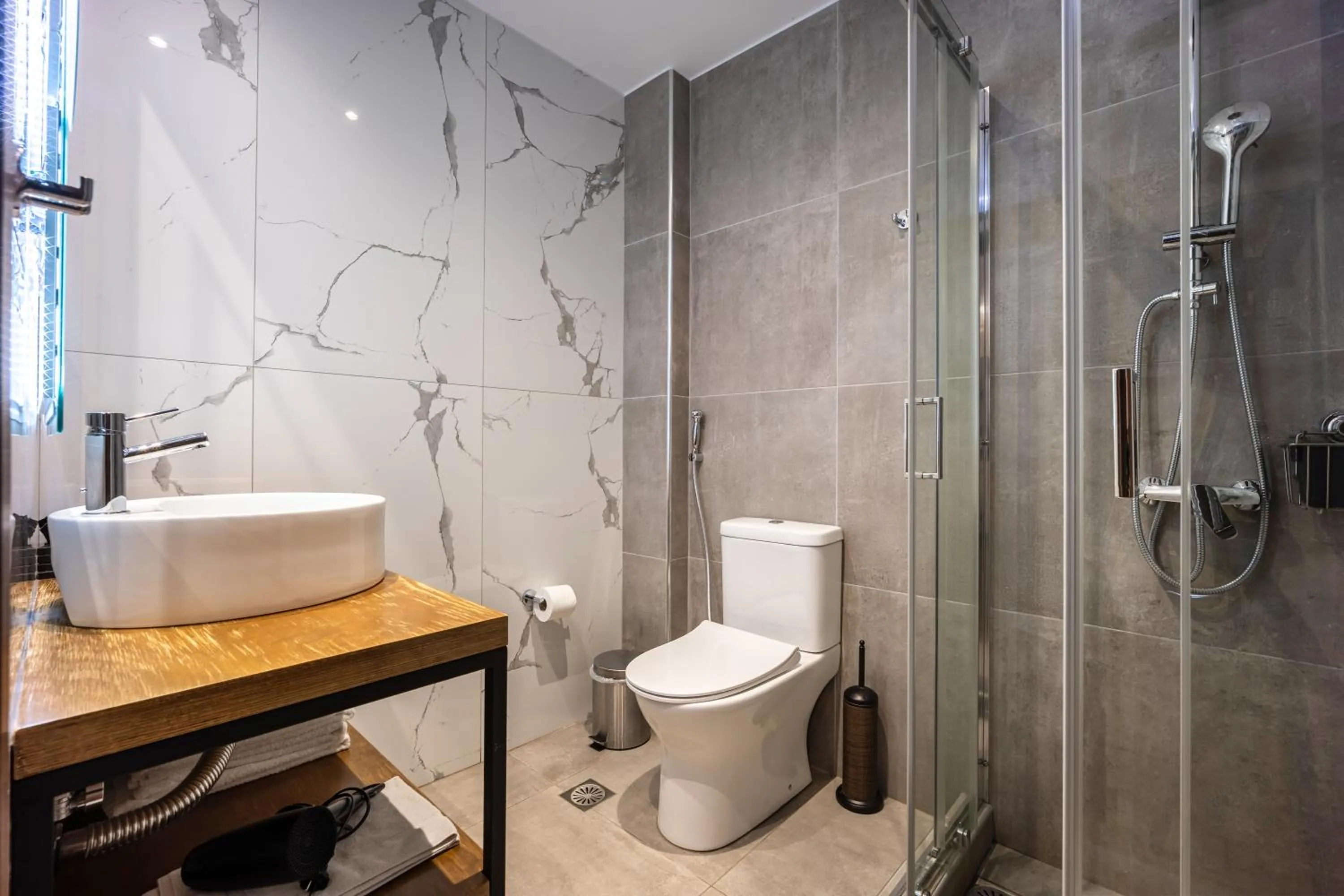 Bathroom in Aethon Airport Project-FREE SHUTTLE by GK Properties