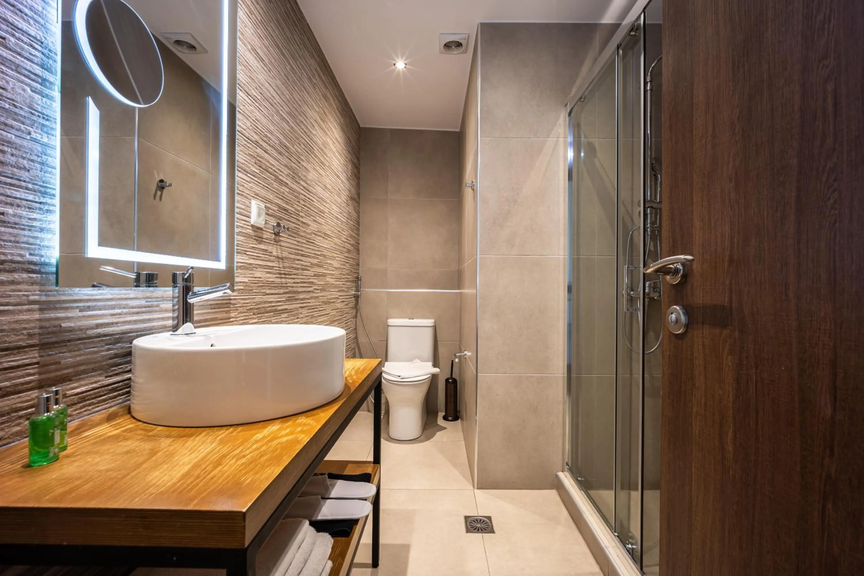Bathroom in Aethon Airport Project-FREE SHUTTLE by GK Properties