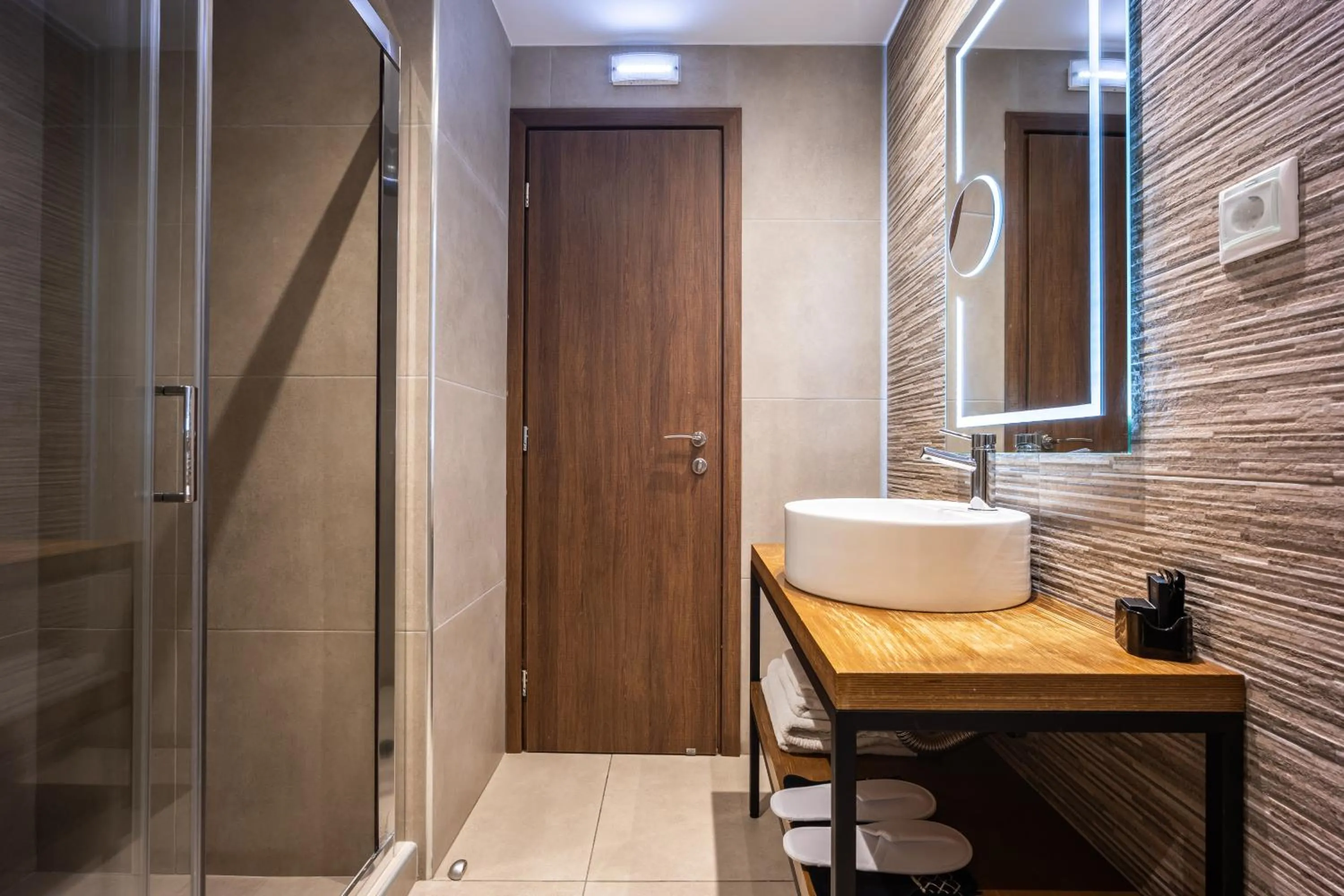 Bathroom in Aethon Airport Project-FREE SHUTTLE by GK Properties