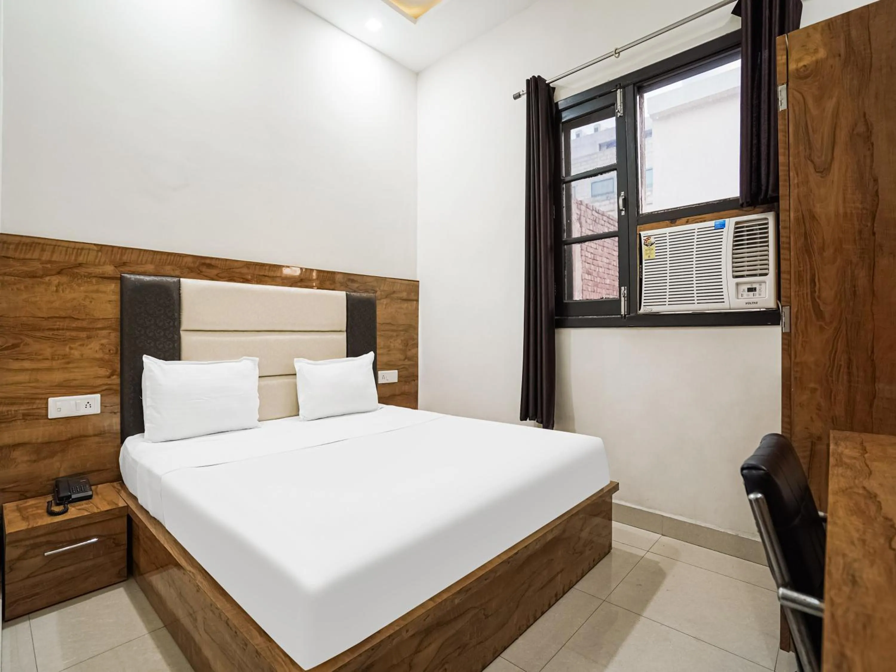Bedroom, Bed in Hotel Chahal Residency