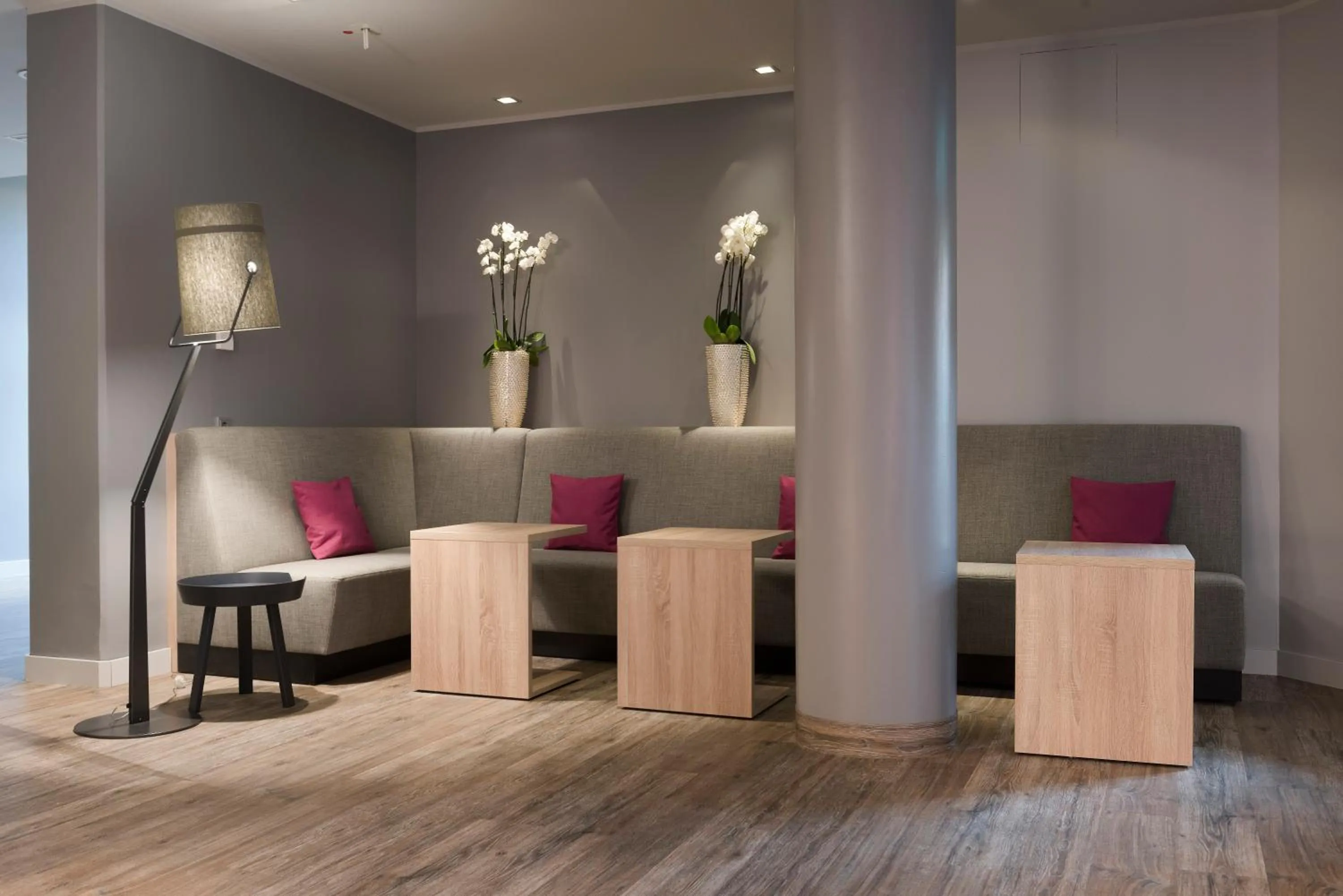 Lobby or reception in Mercure Hotel München Neuperlach Süd