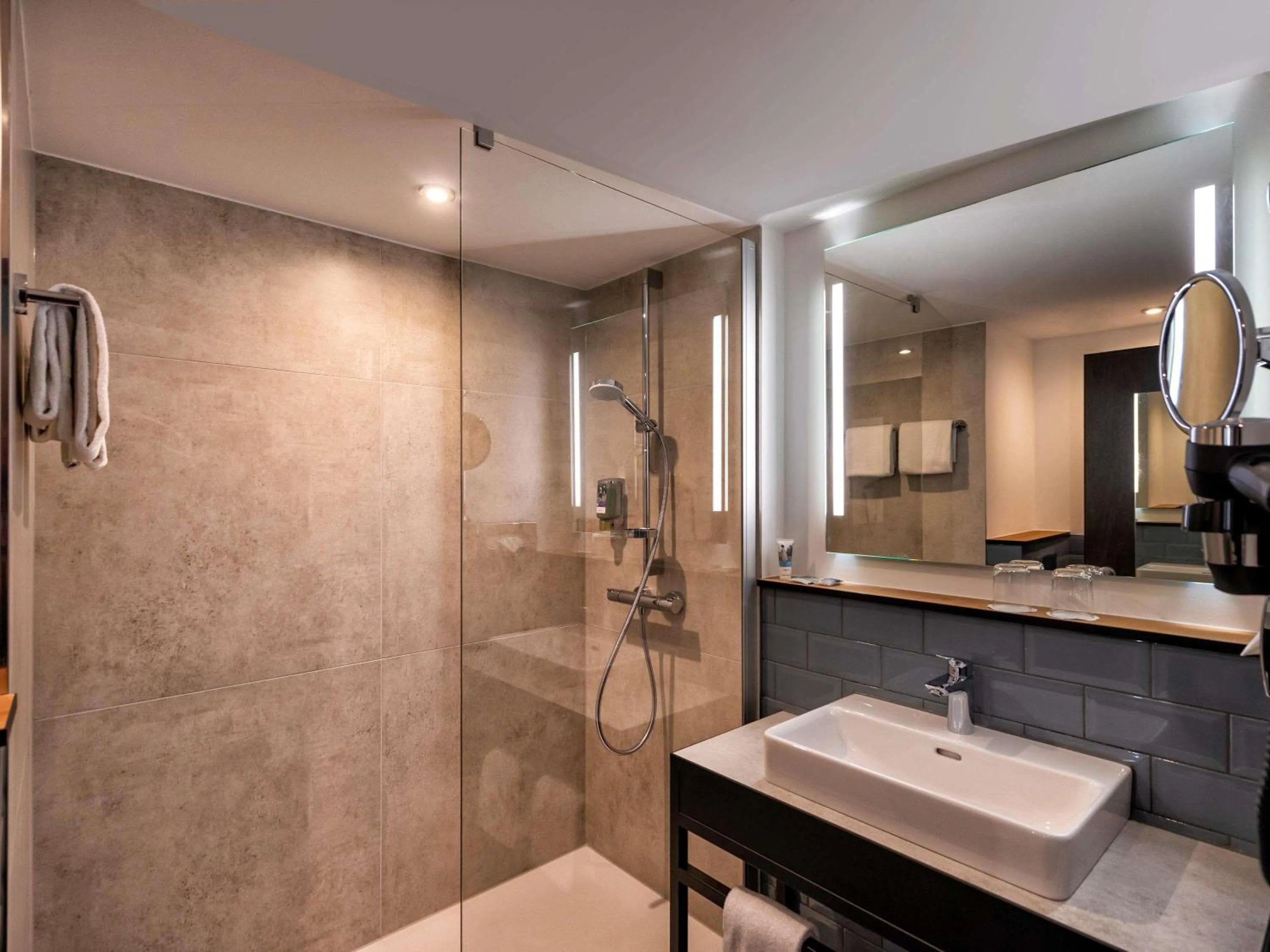 Bedroom in Mercure Hotel München Neuperlach Süd