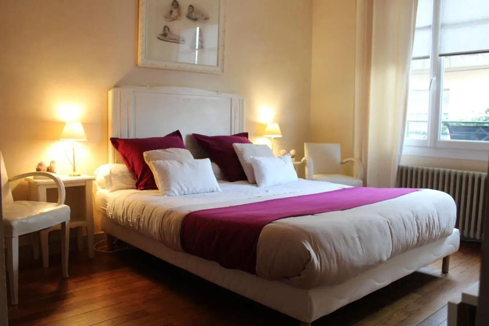 Queen Room - single occupancy in Chez Patou Queen Room - single occupancy in Chez Patou