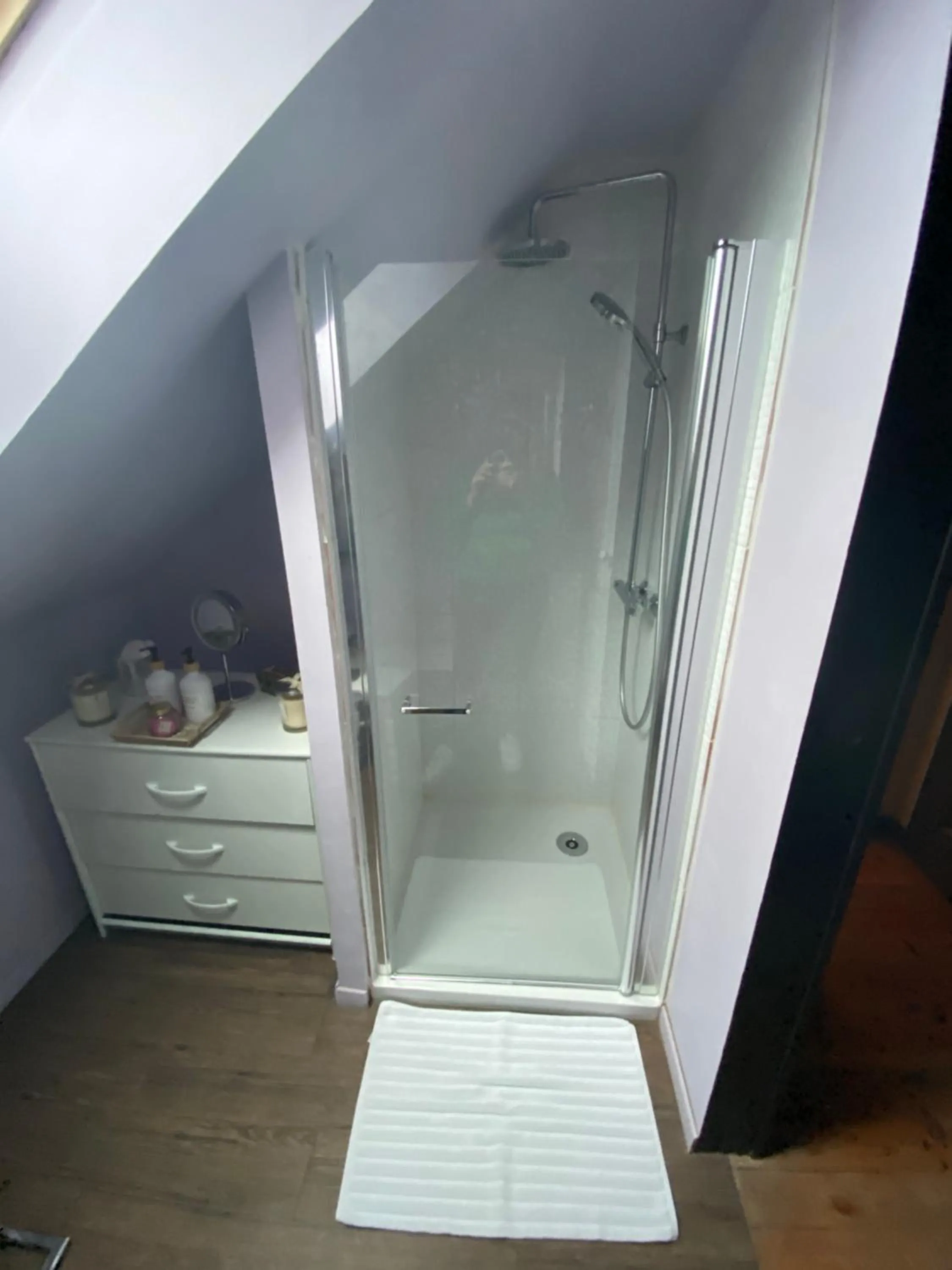 Shower in Chez Patou