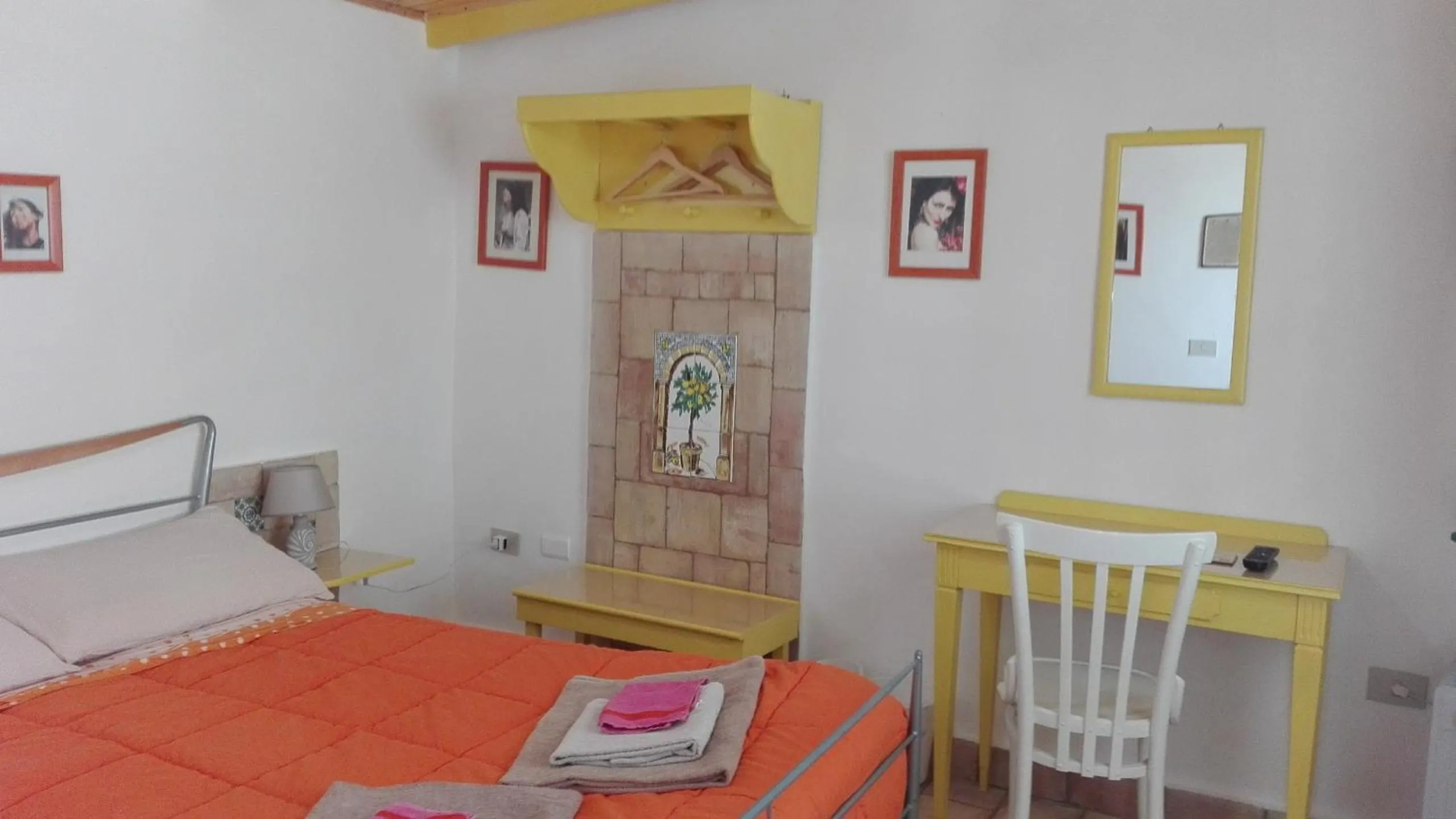 Bedroom, Bed in Zagara di Sicilia