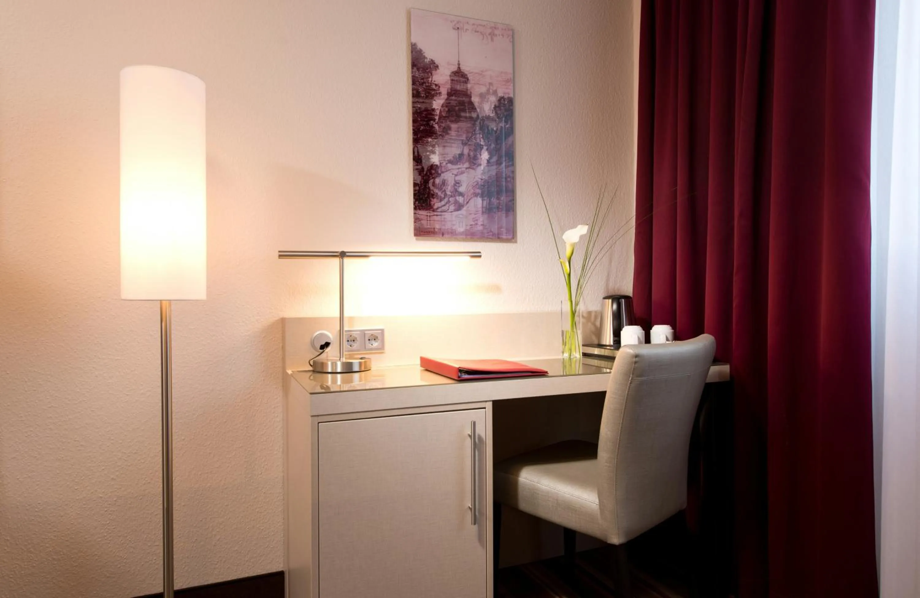 Photo of the whole room in Leonardo Hotel Köln