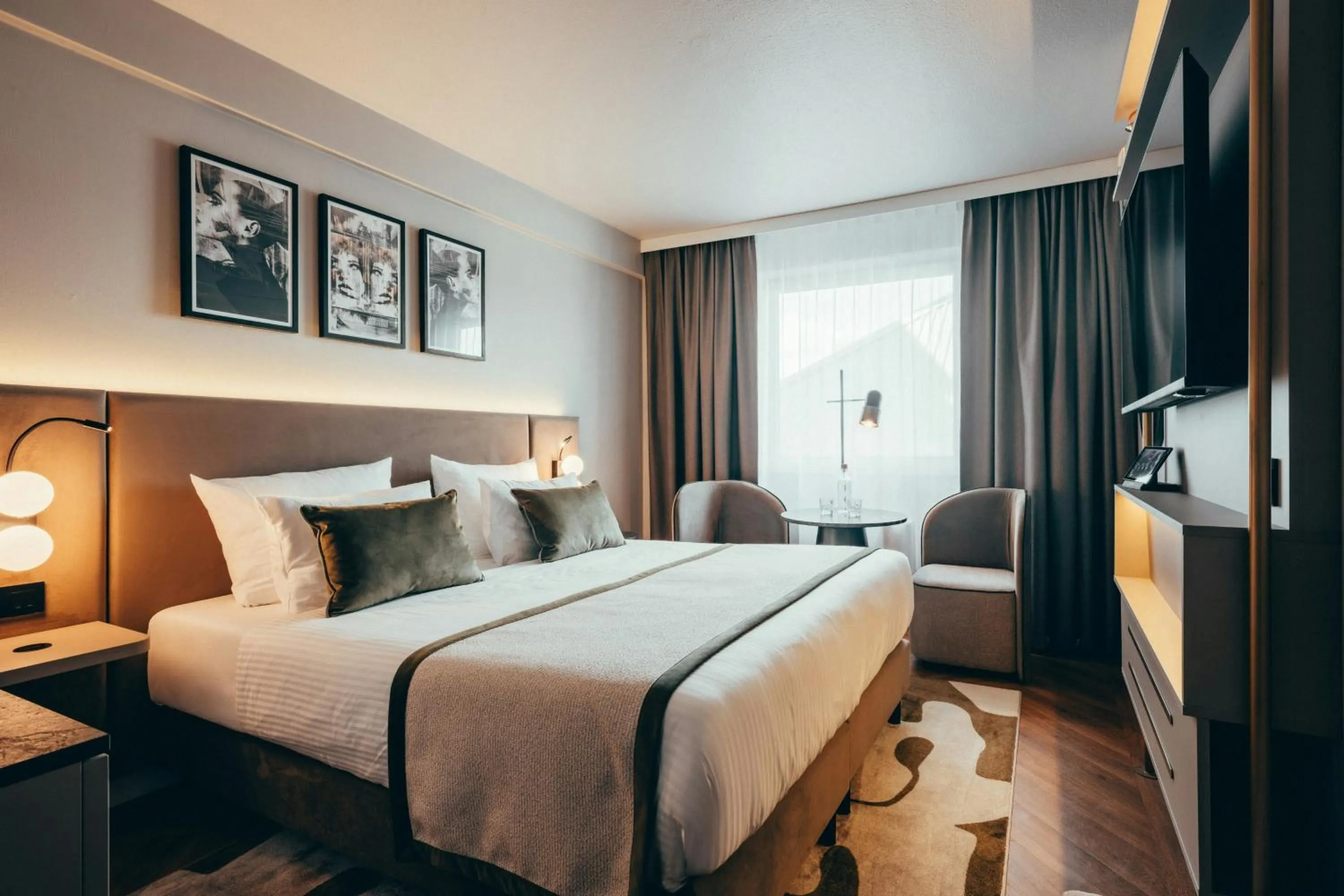 Photo of the whole room, Bed in Leonardo Hotel Köln