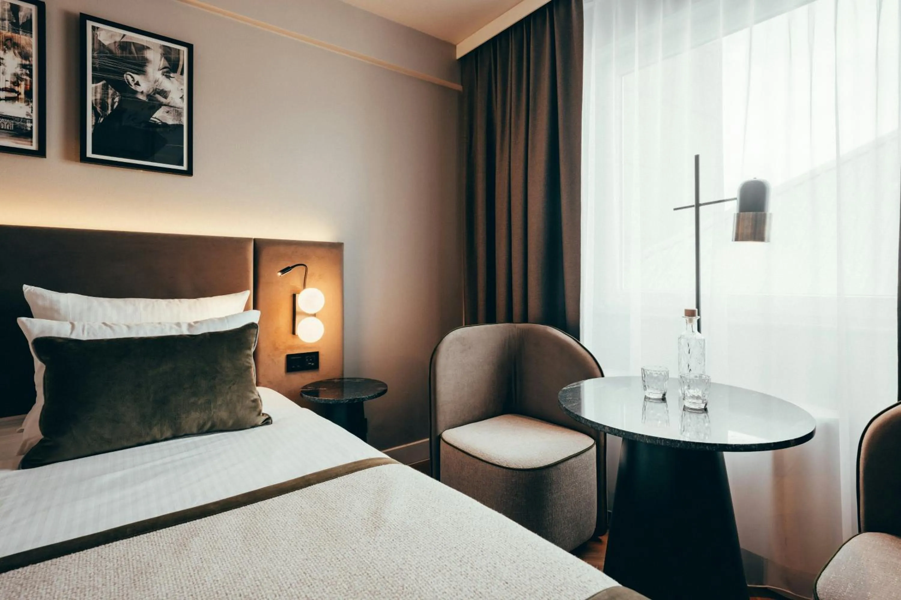 Photo of the whole room, Bed in Leonardo Hotel Köln