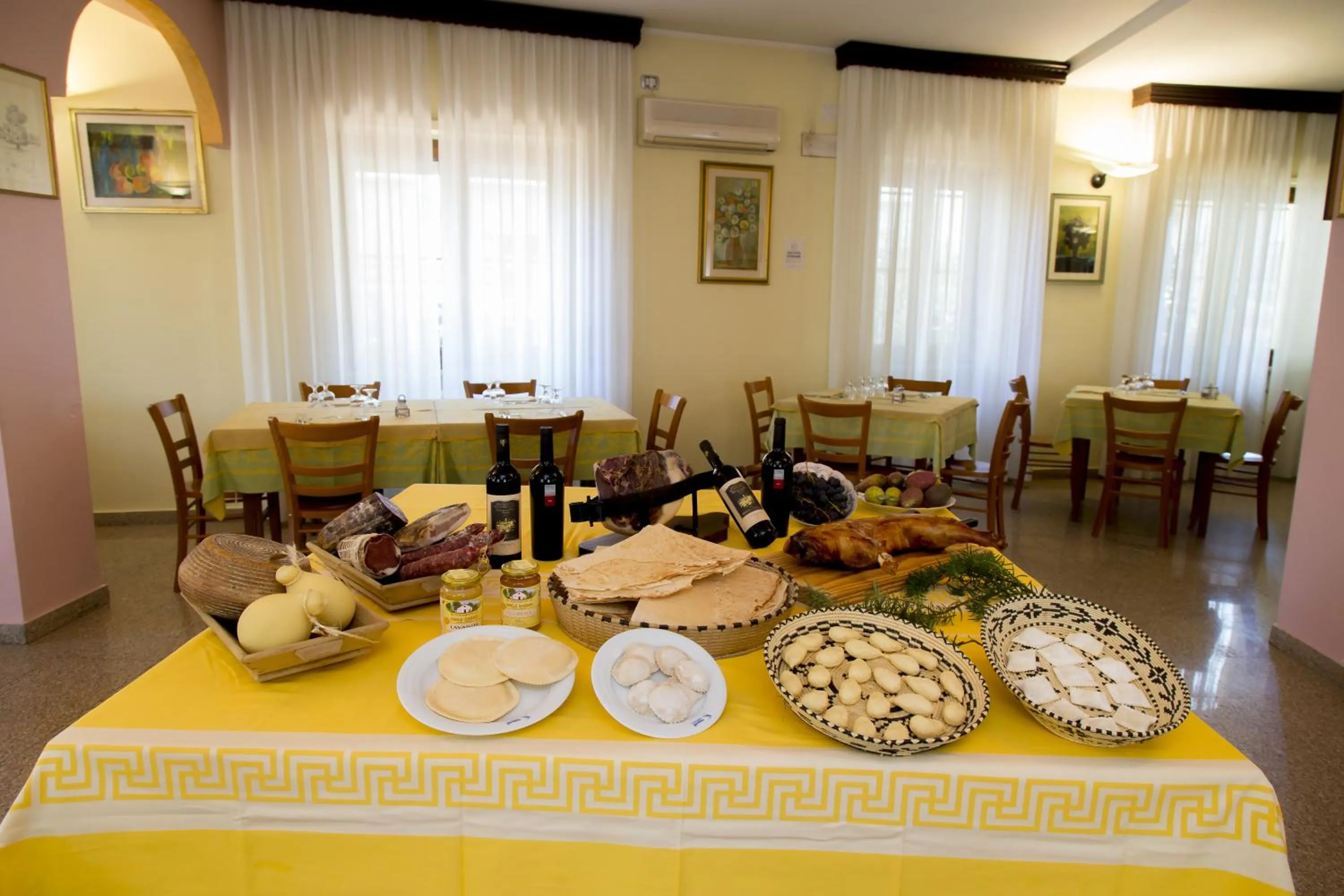 Restaurant/places to eat in Hotel Grillo