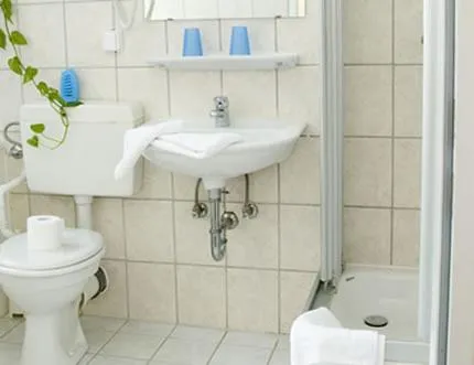 Bathroom in Hotel-Pension Rheingold am Kurfürstendamm