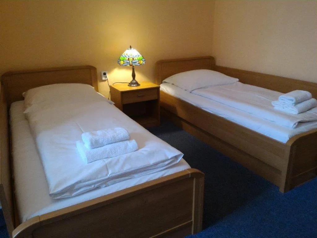 Bedroom, Bed in Hotel-Pension Rheingold am Kurfürstendamm