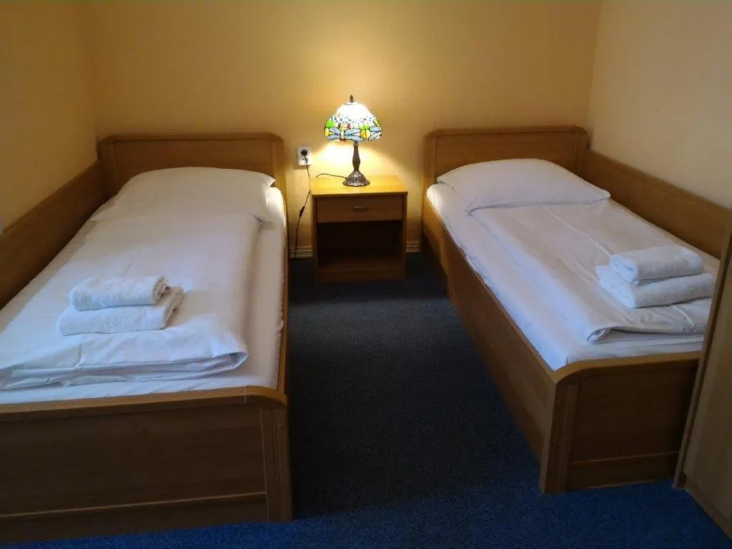 Bed in Hotel-Pension Rheingold am Kurfürstendamm