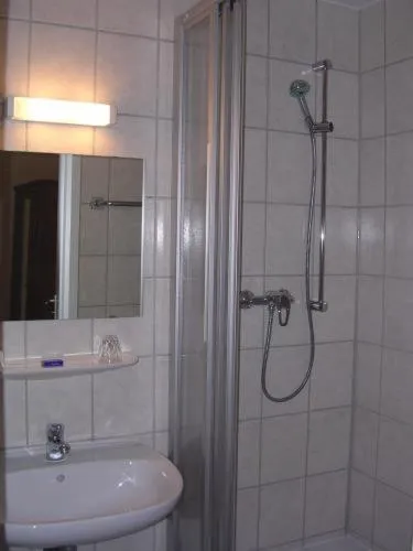 Bathroom in Hotel-Pension Rheingold am Kurfürstendamm