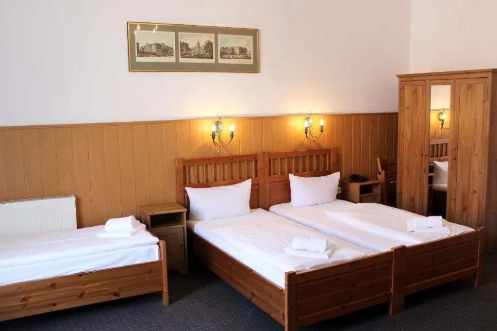 Bedroom, Bed in Hotel-Pension Rheingold am Kurfürstendamm