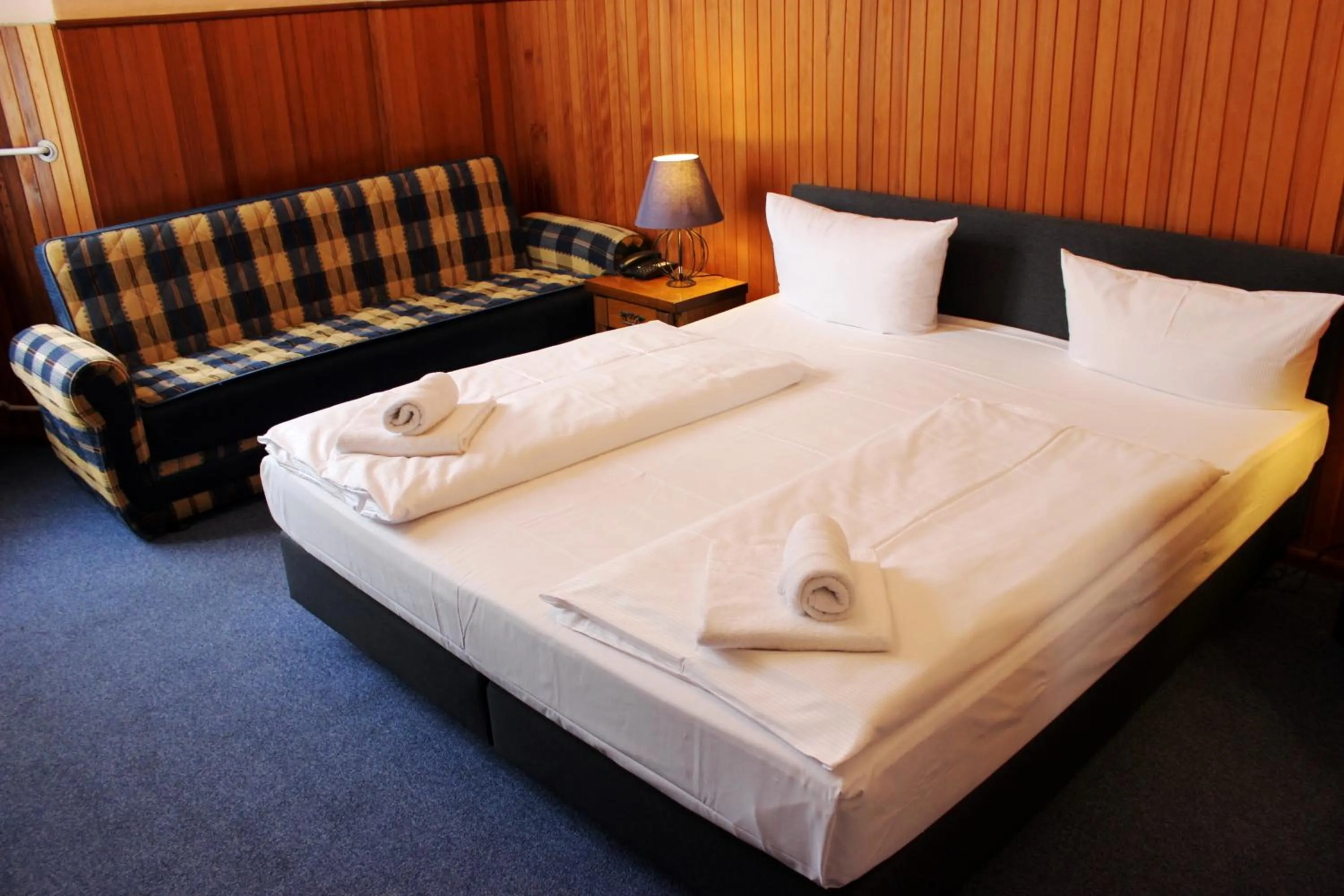 Bed in Hotel-Pension Rheingold am Kurfürstendamm