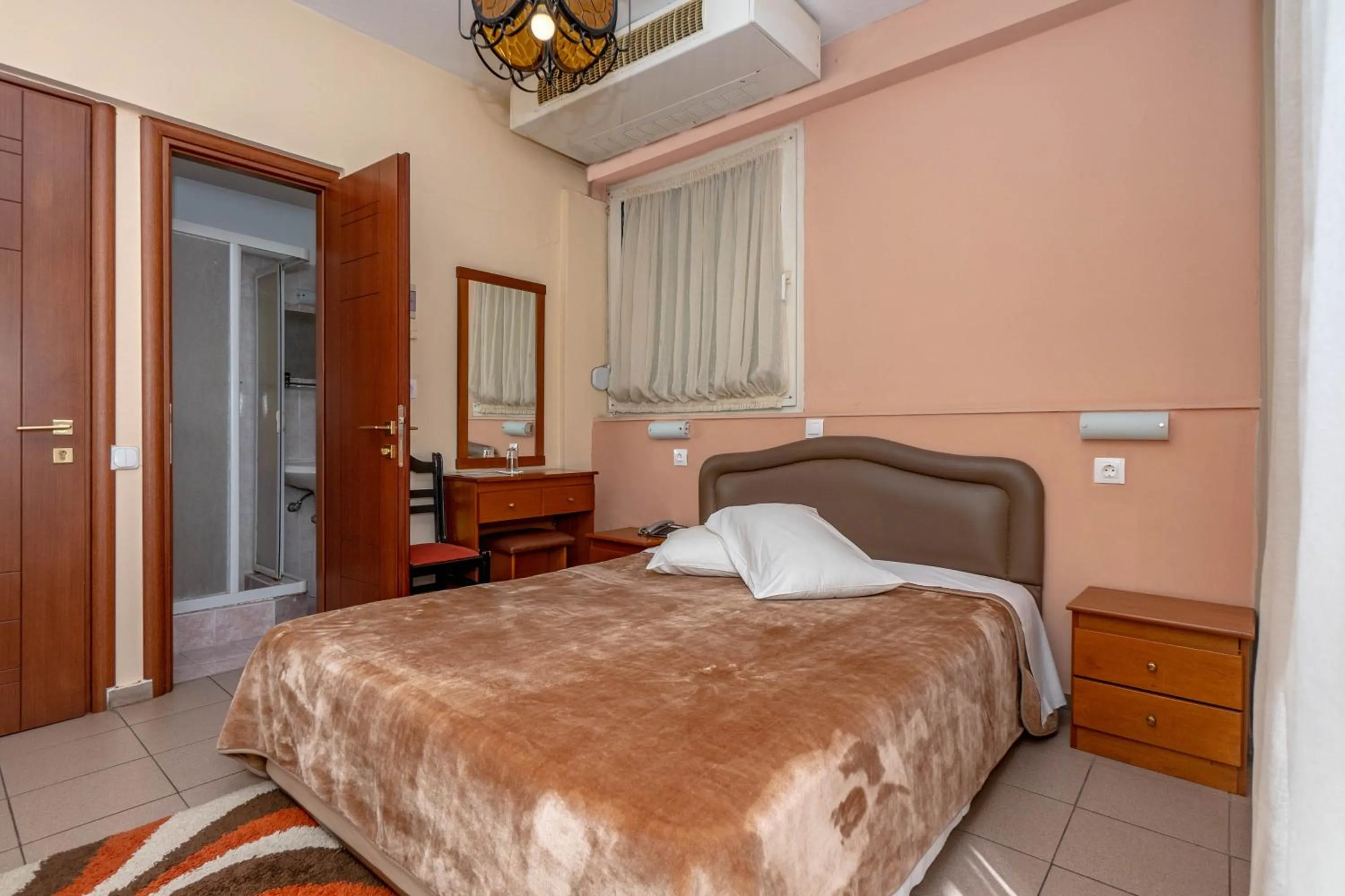 Photo of the whole room, Bed in Hotel Alkyon