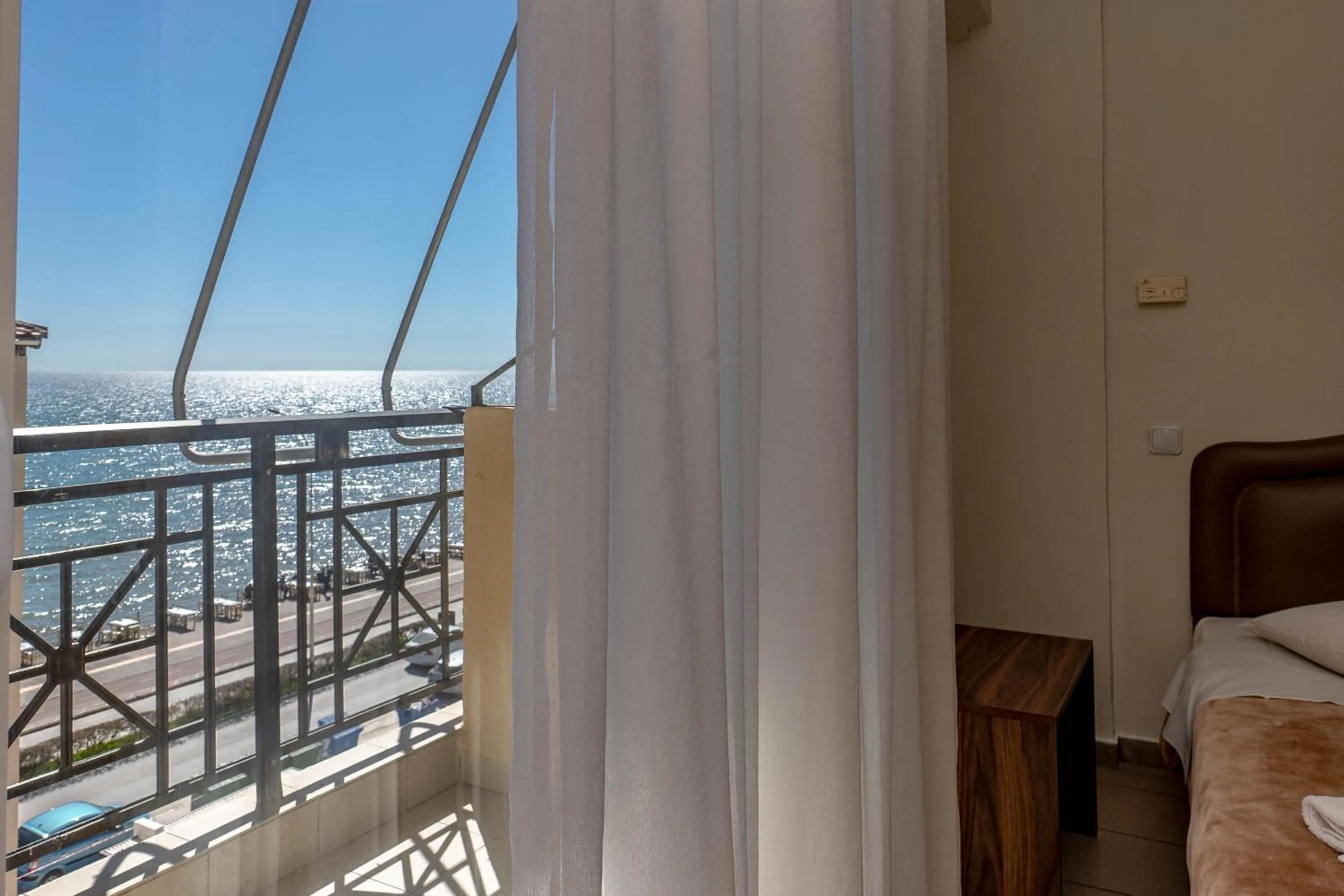 Balcony/Terrace, Bed in Hotel Alkyon