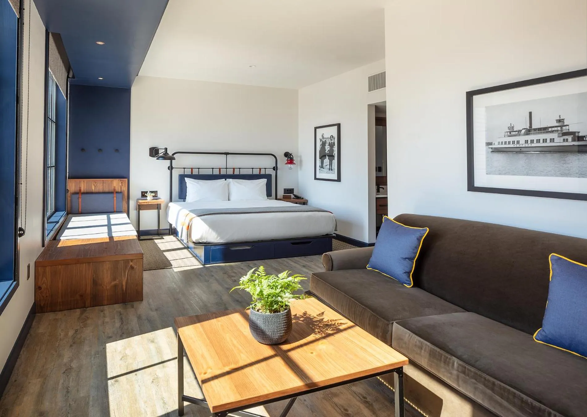 Bedroom, Bed in Hammetts Hotel