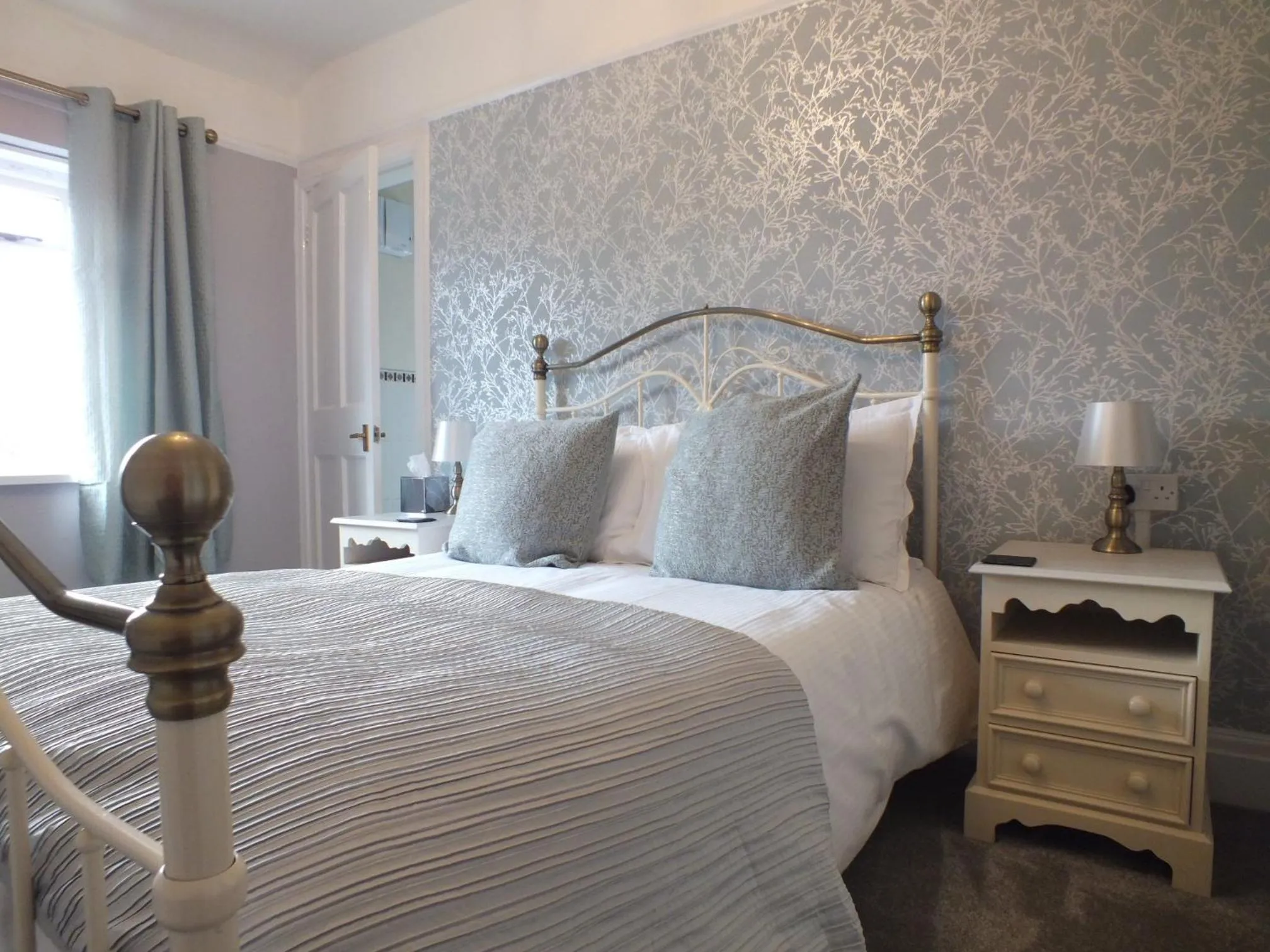 Bed in Devonshire Arms Inn