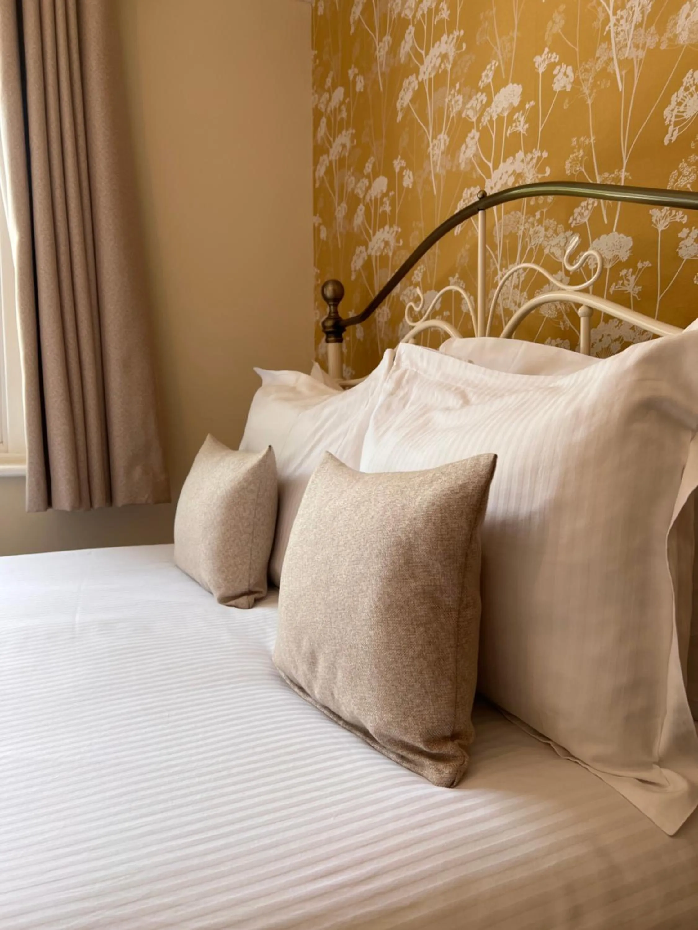 Bed in Devonshire Arms Inn