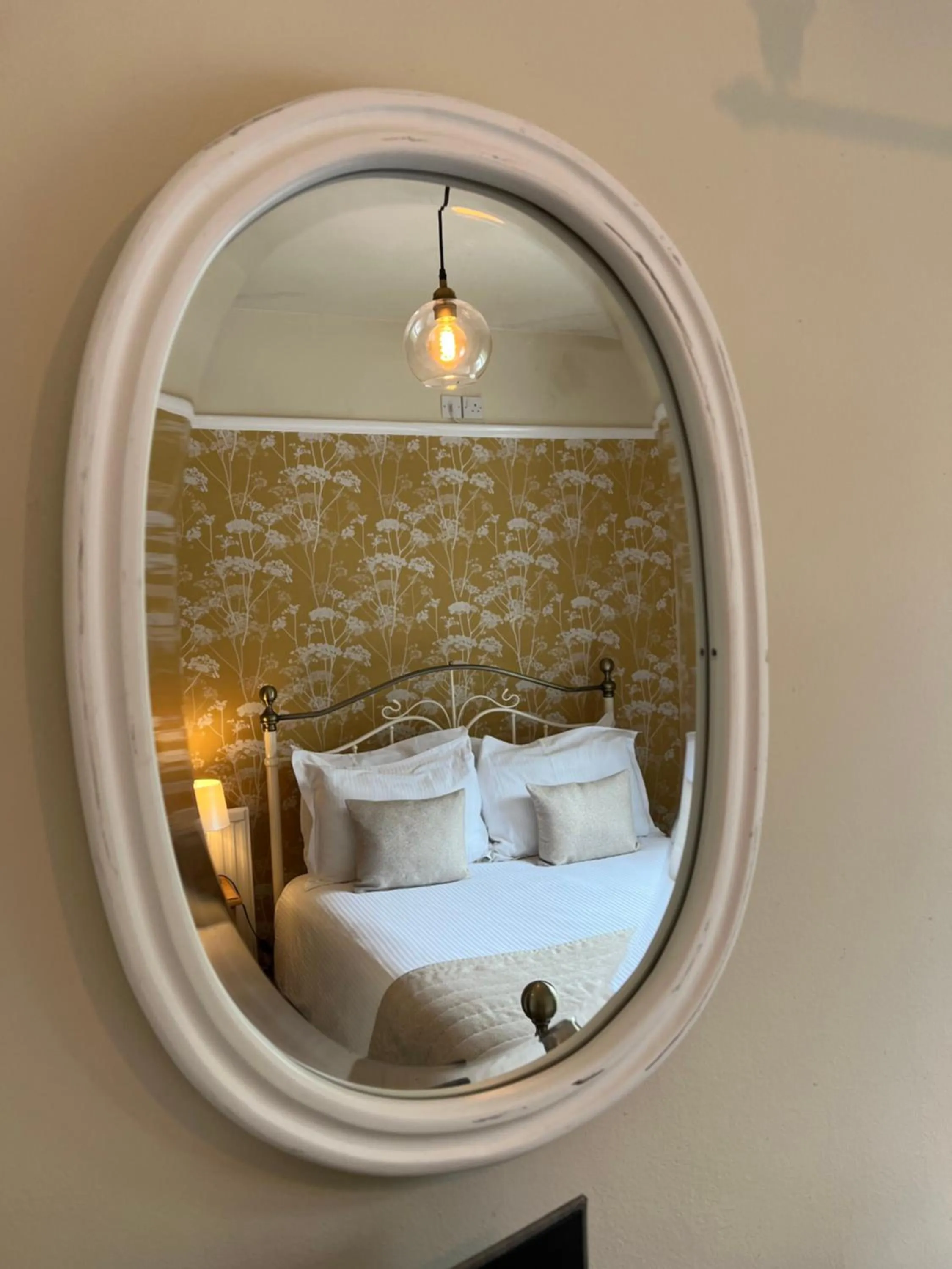 Bed in Devonshire Arms Inn