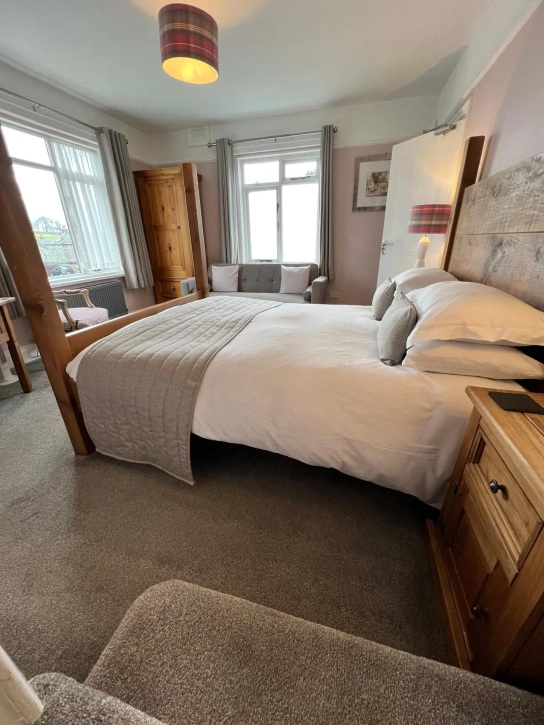 Bed in Devonshire Arms Inn