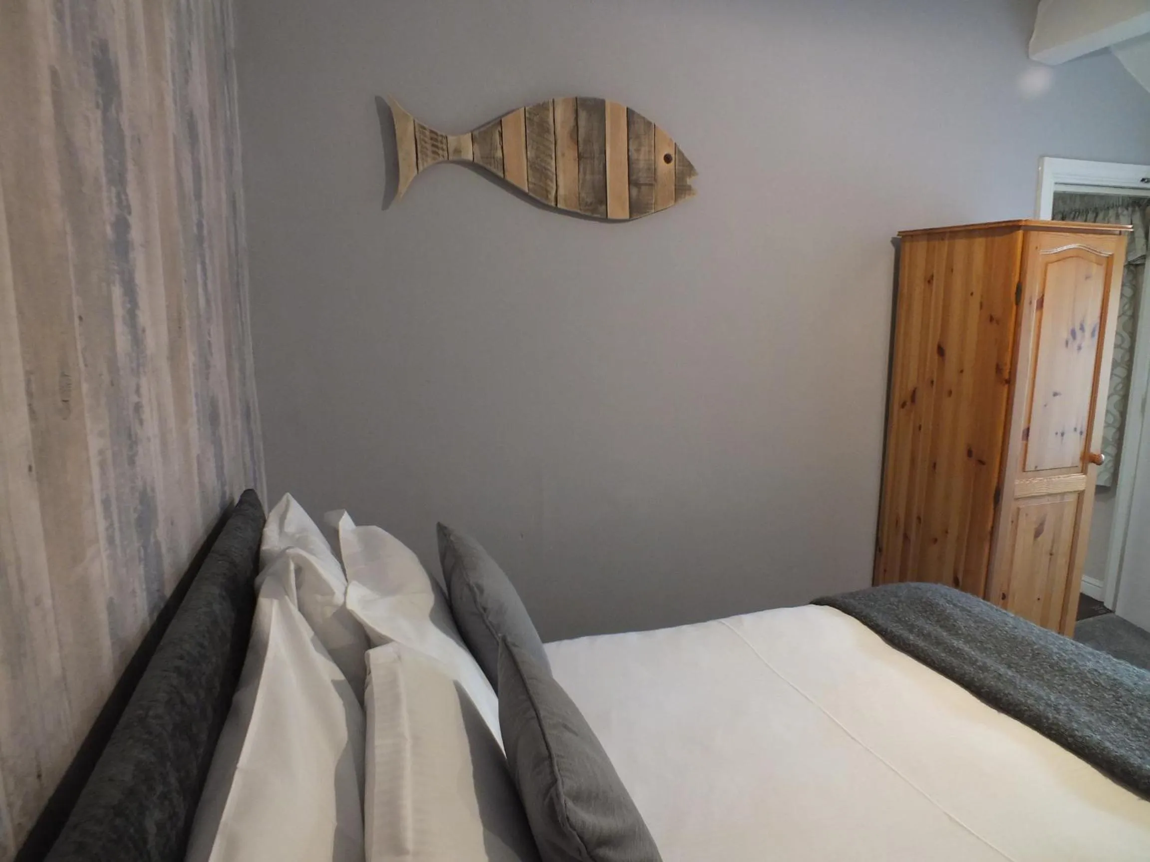 Bed in Devonshire Arms Inn