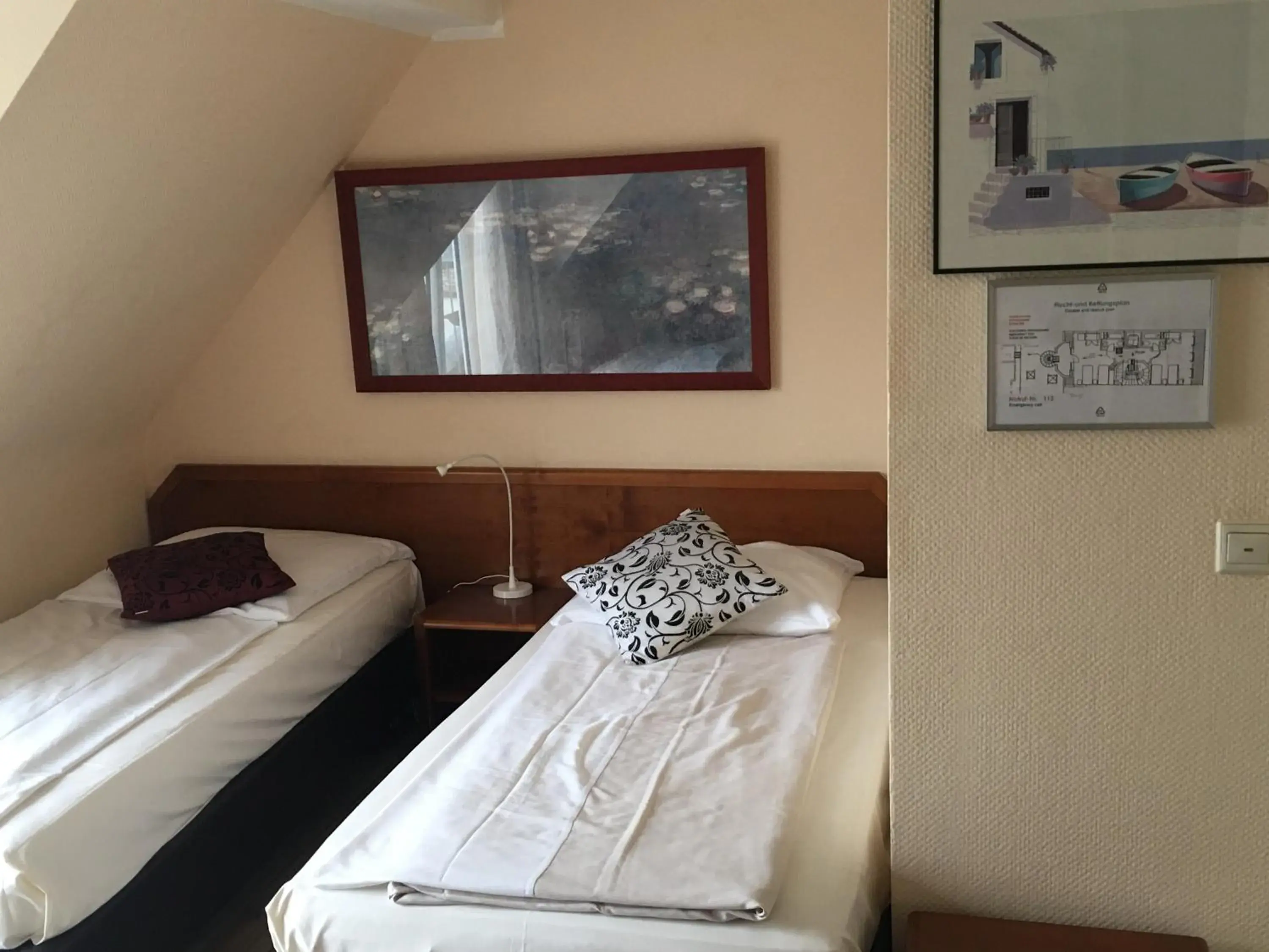 Double Room in AltDüsseldorf Double Room in AltDüsseldorf