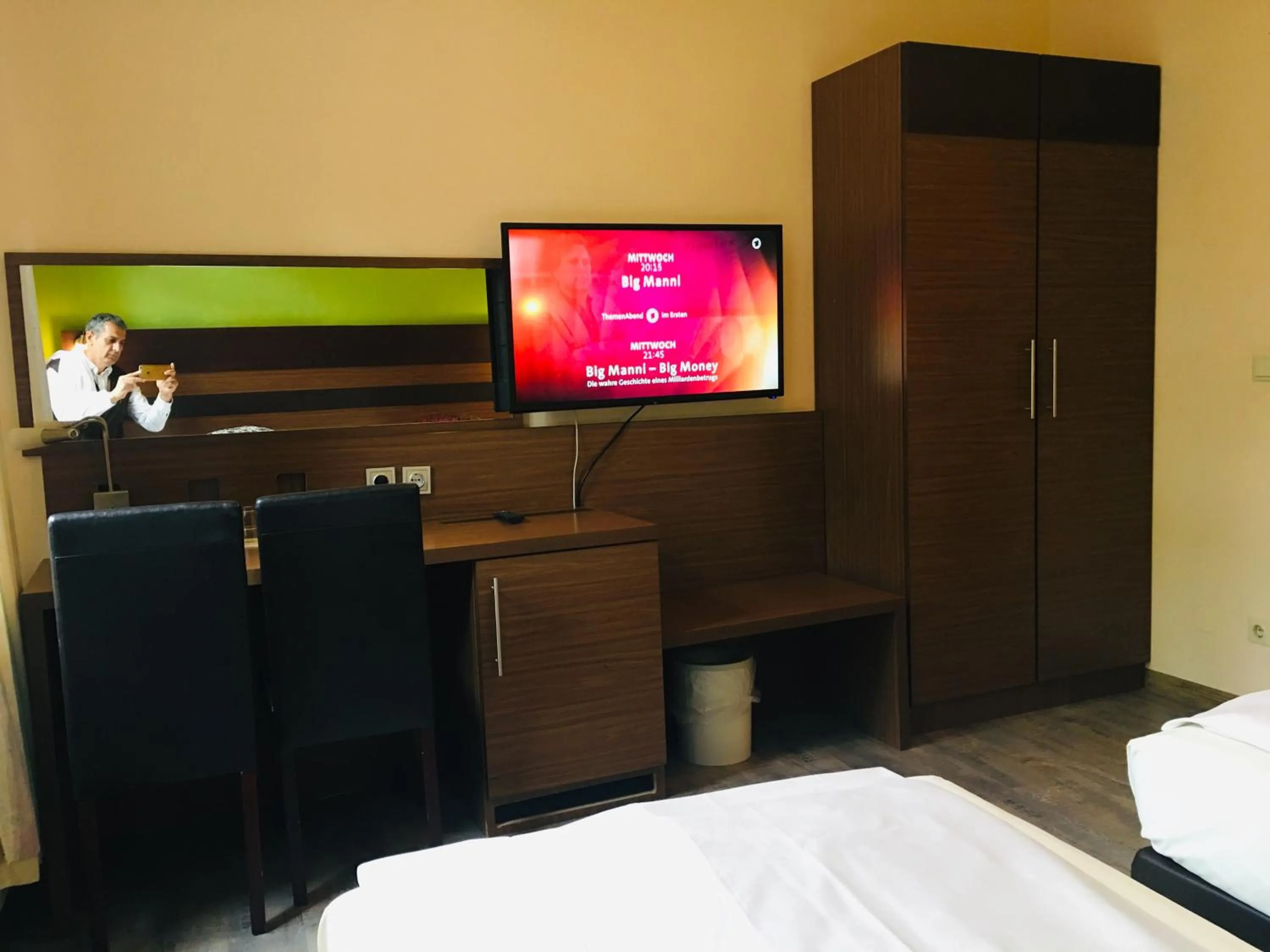TV and multimedia, Bed in AltDüsseldorf