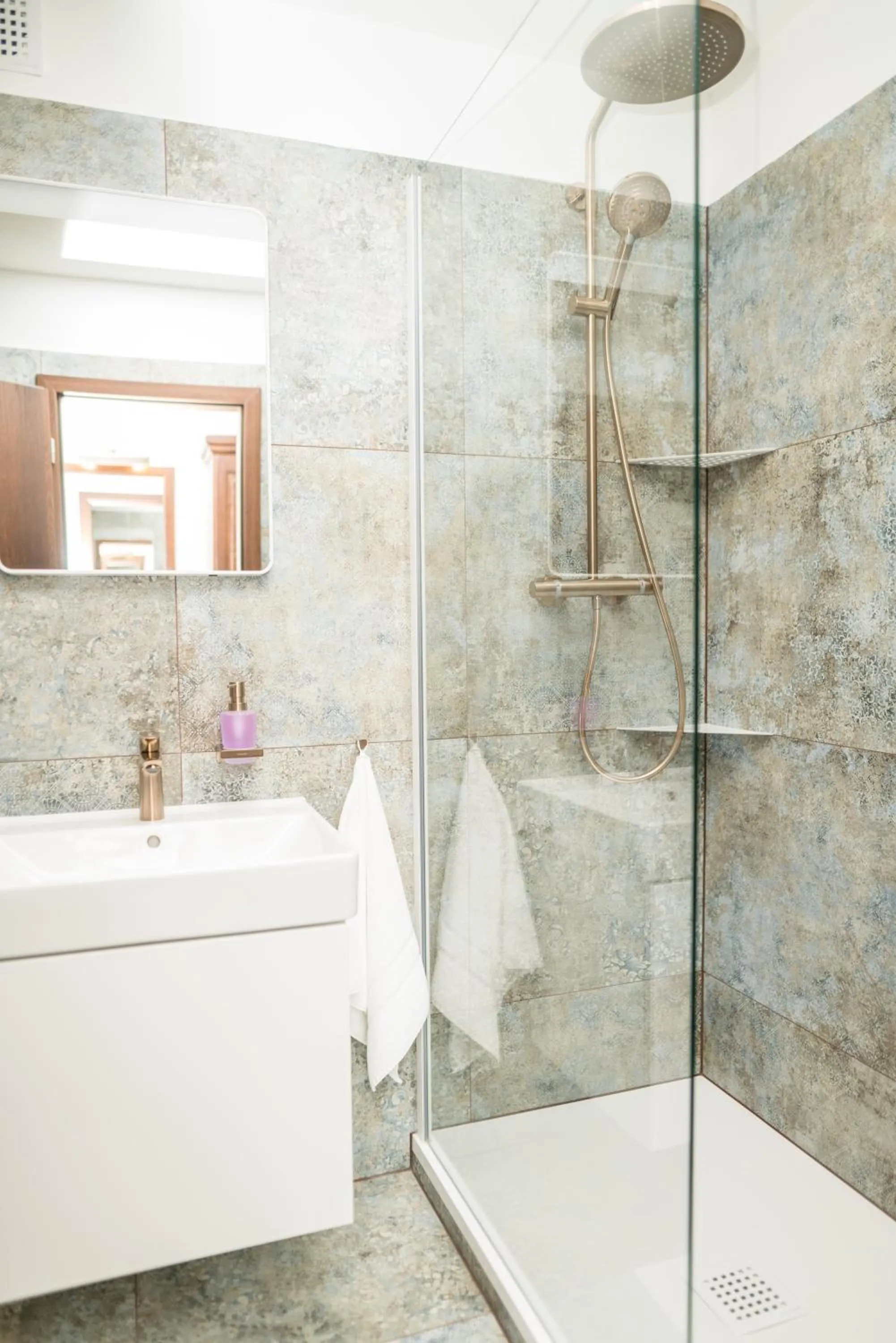 Shower in Villa Žerotín Penzion Bed & Breakfast