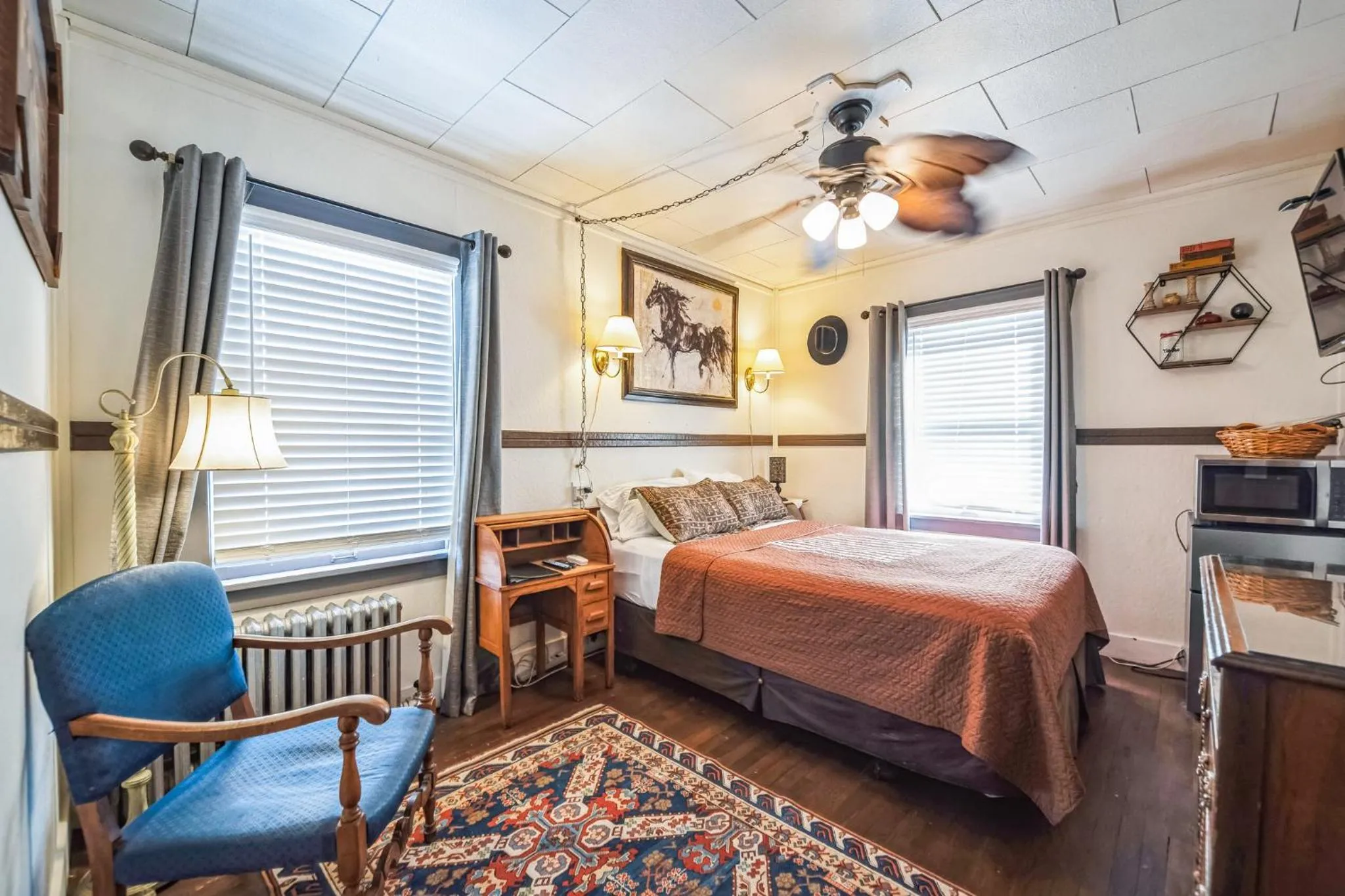 Bed in The Hotel Eastin