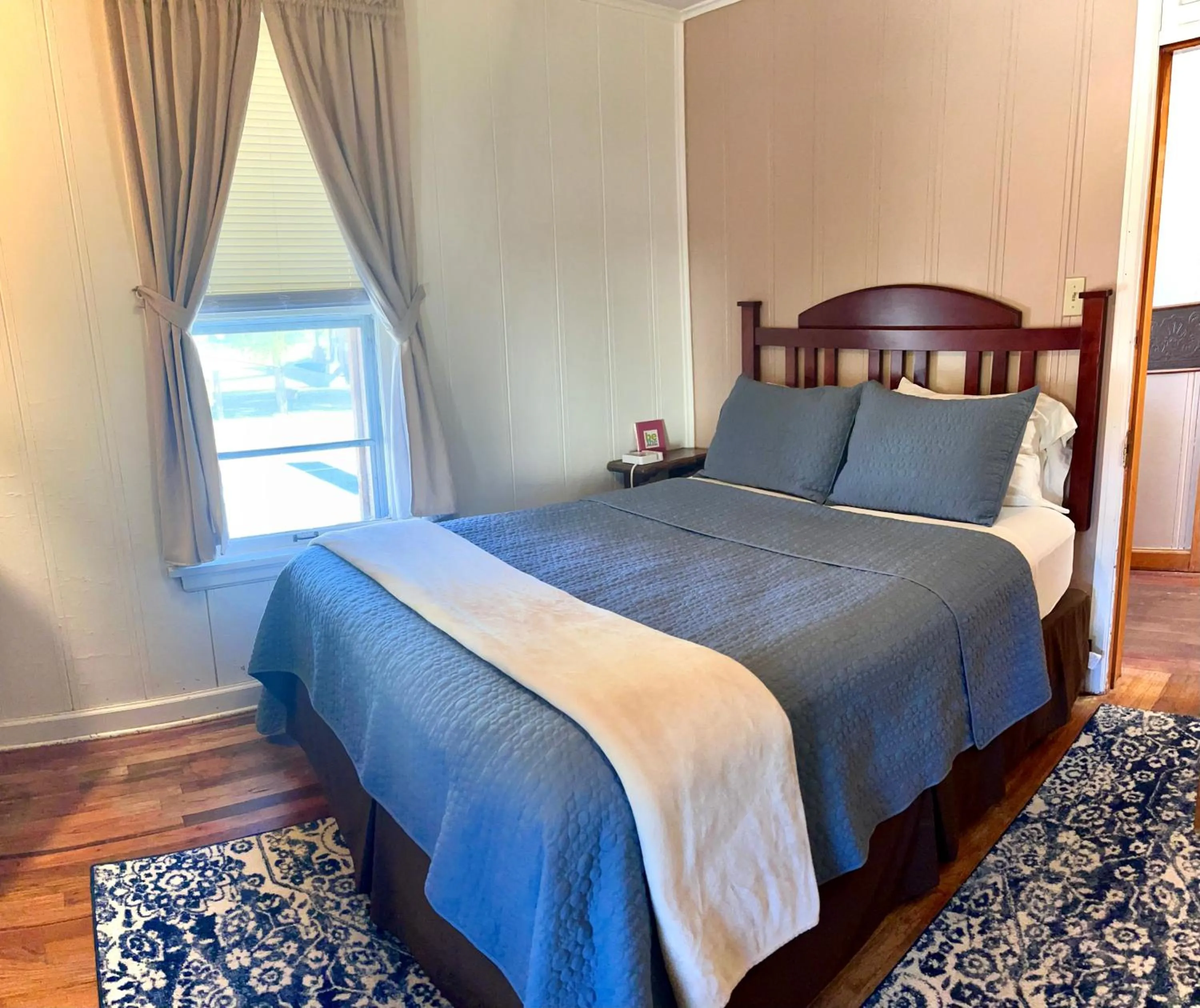 Bed in The Hotel Eastin