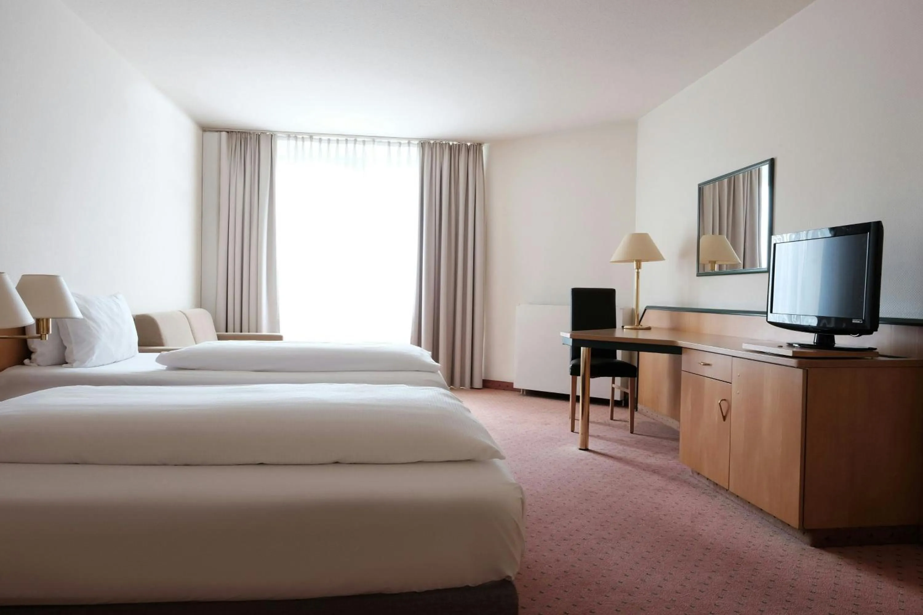 Photo of the whole room, Bed in Holiday Inn Essen City Centre, an IHG Hotel