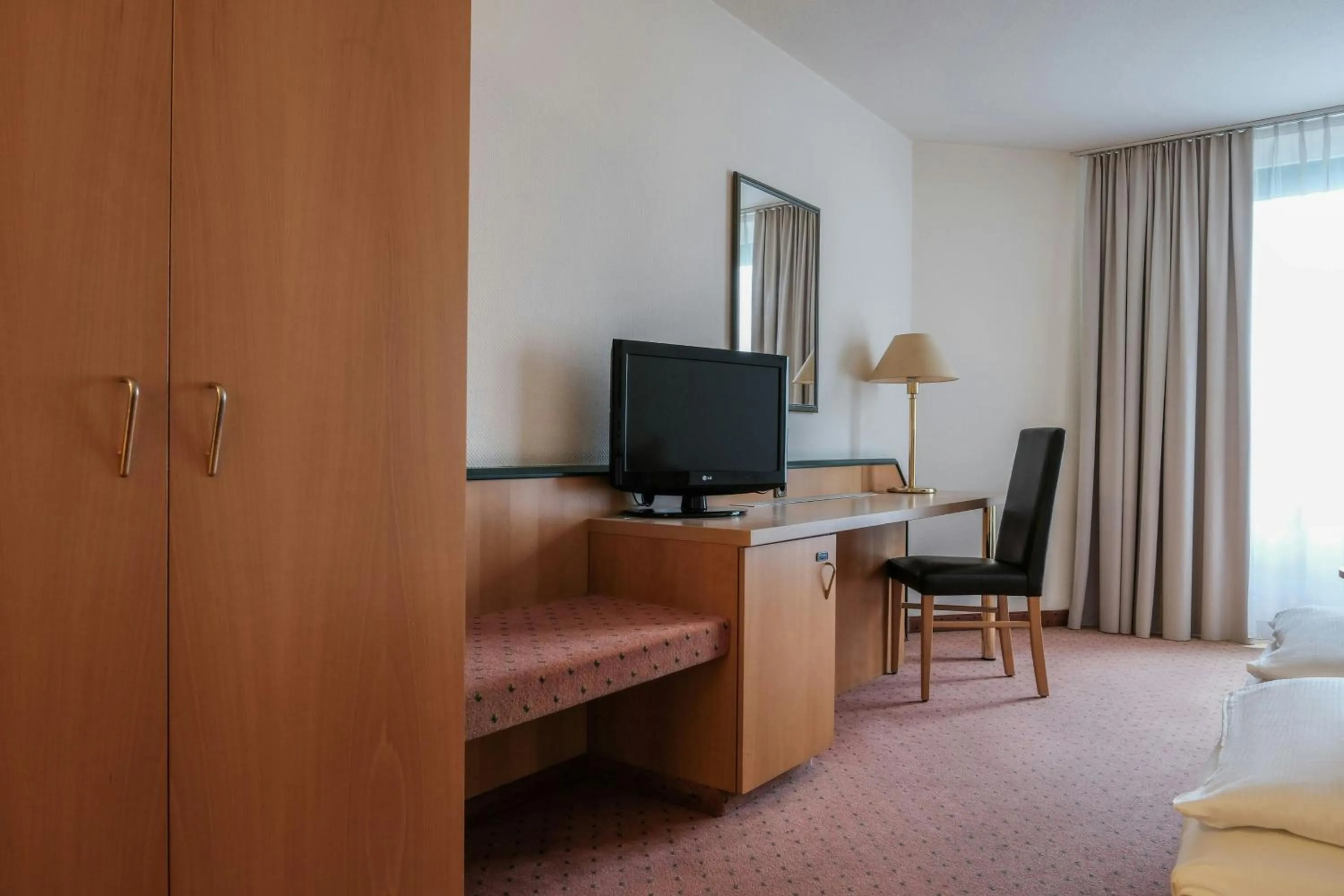 Photo of the whole room, Bed in Holiday Inn Essen City Centre, an IHG Hotel