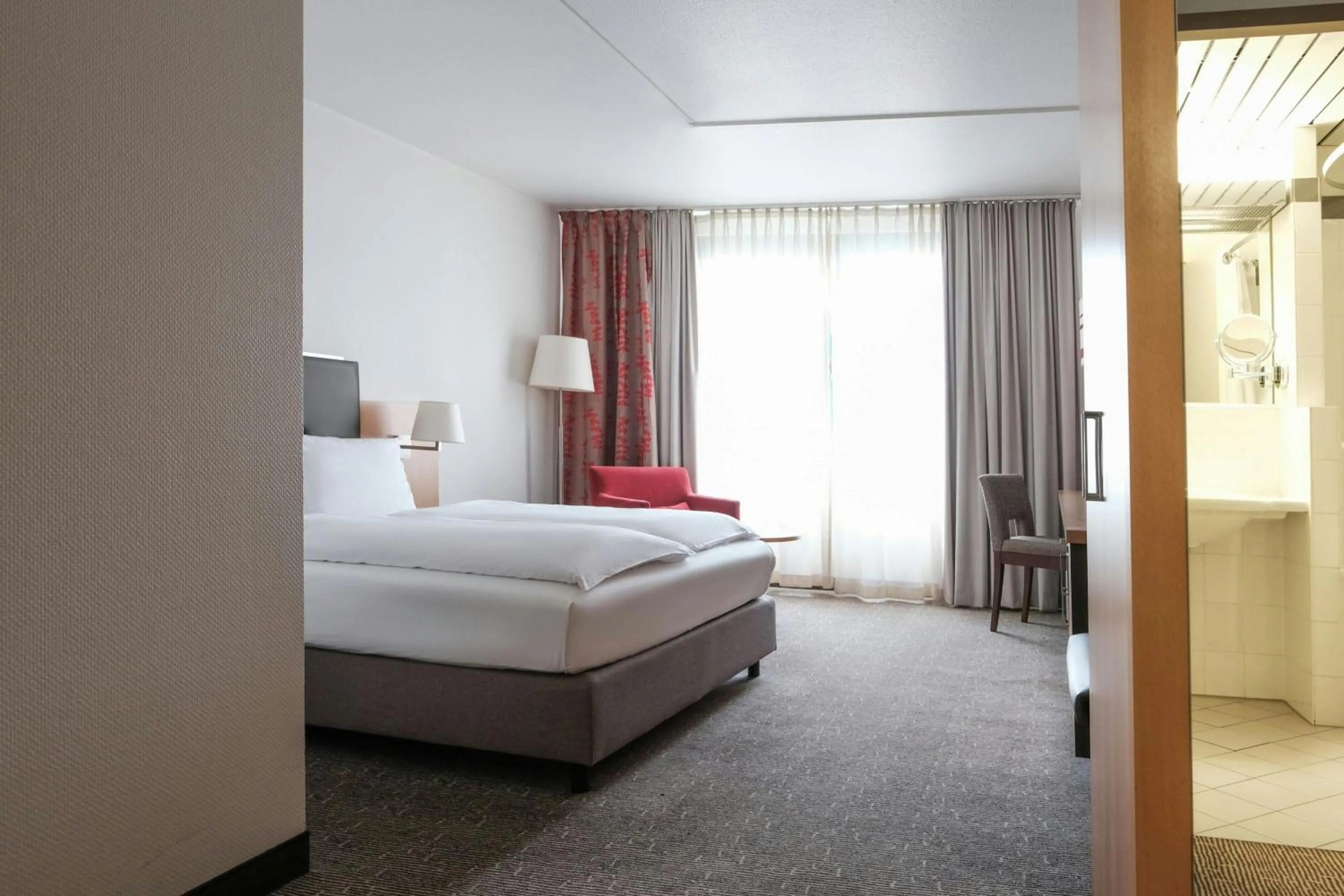 Photo of the whole room, Bed in Holiday Inn Essen City Centre, an IHG Hotel