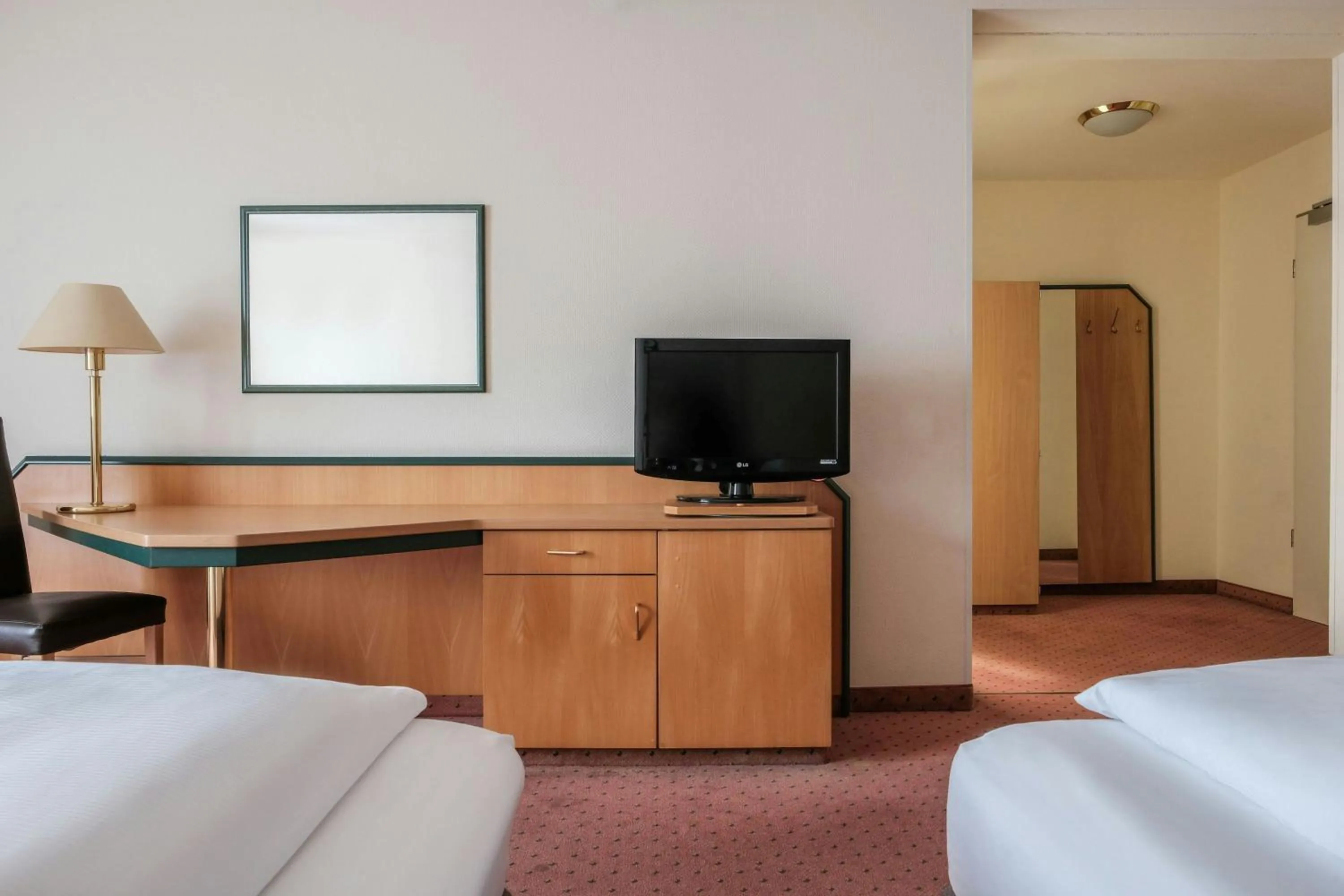 Photo of the whole room, Bed in Holiday Inn Essen City Centre, an IHG Hotel