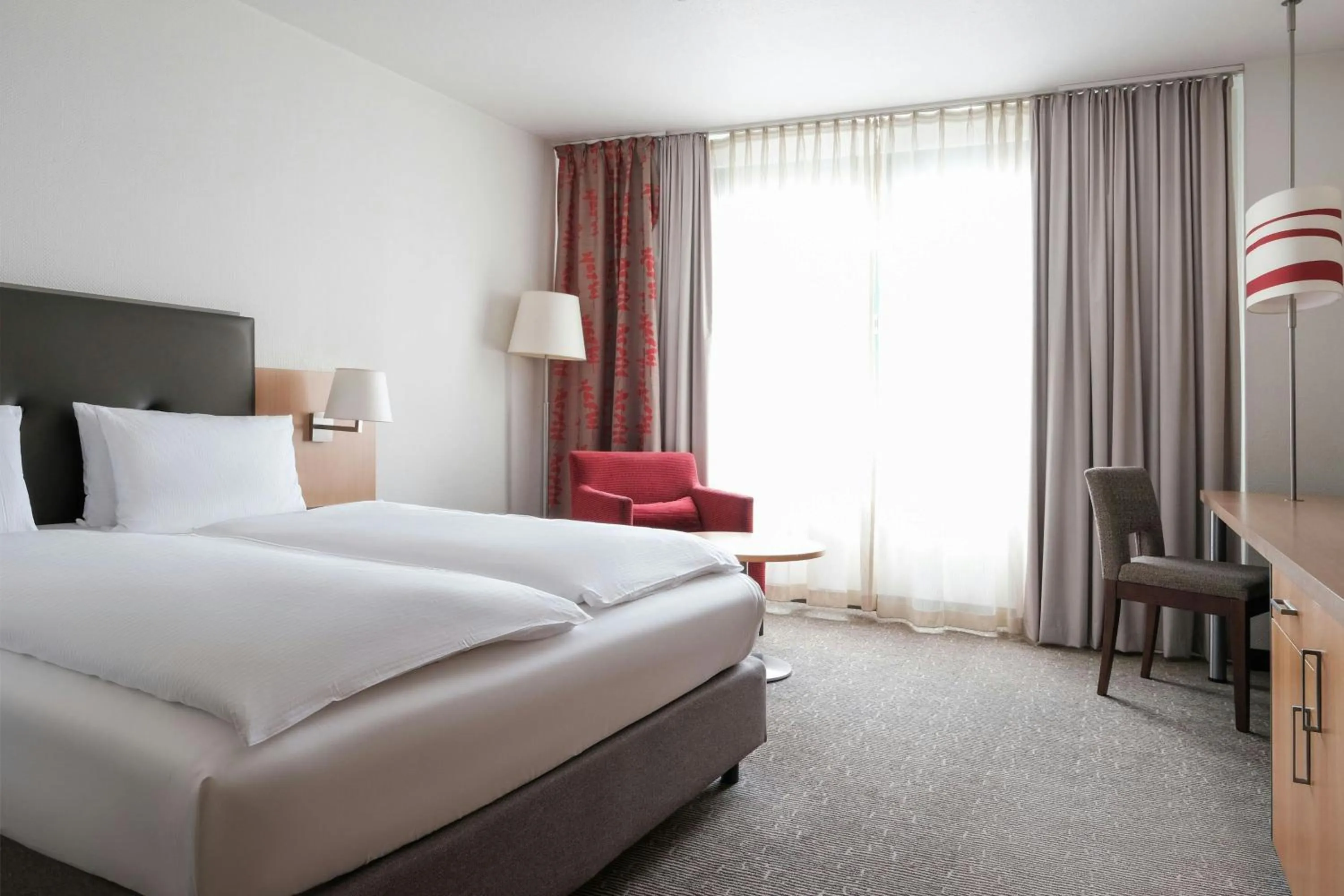 Photo of the whole room, Bed in Holiday Inn Essen City Centre, an IHG Hotel
