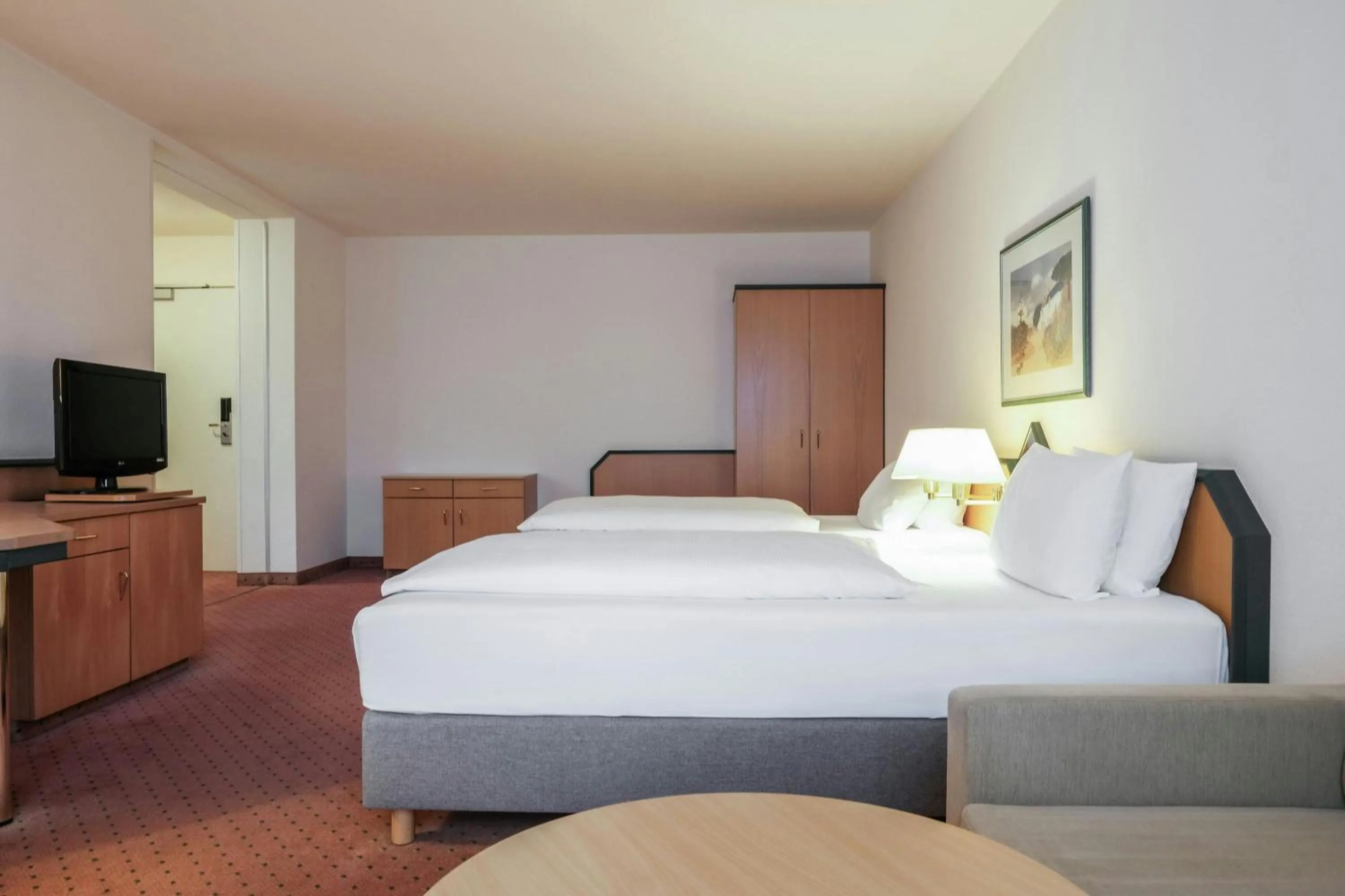 Photo of the whole room, Bed in Holiday Inn Essen City Centre, an IHG Hotel