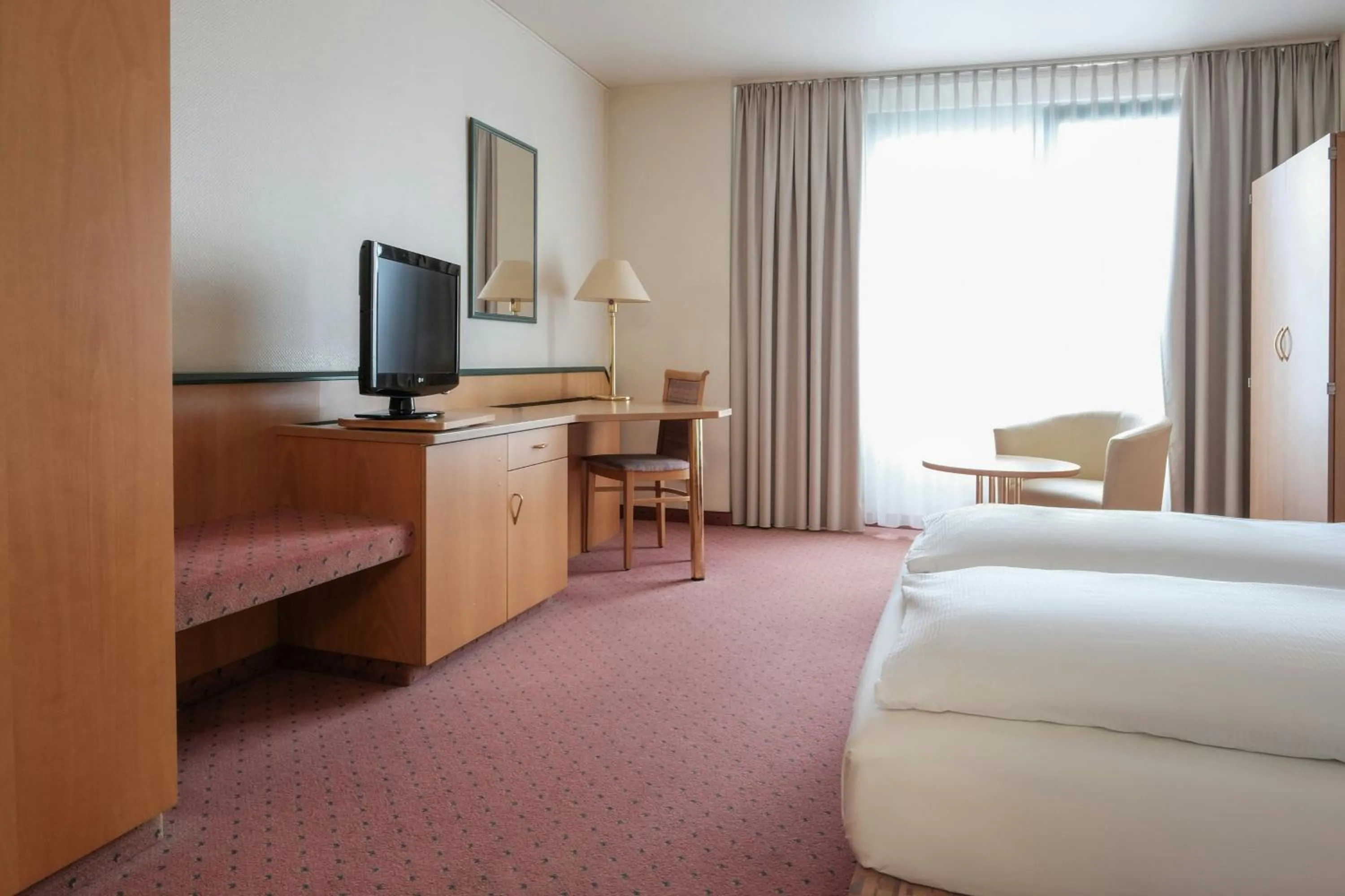 Photo of the whole room, Bed in Holiday Inn Essen City Centre, an IHG Hotel