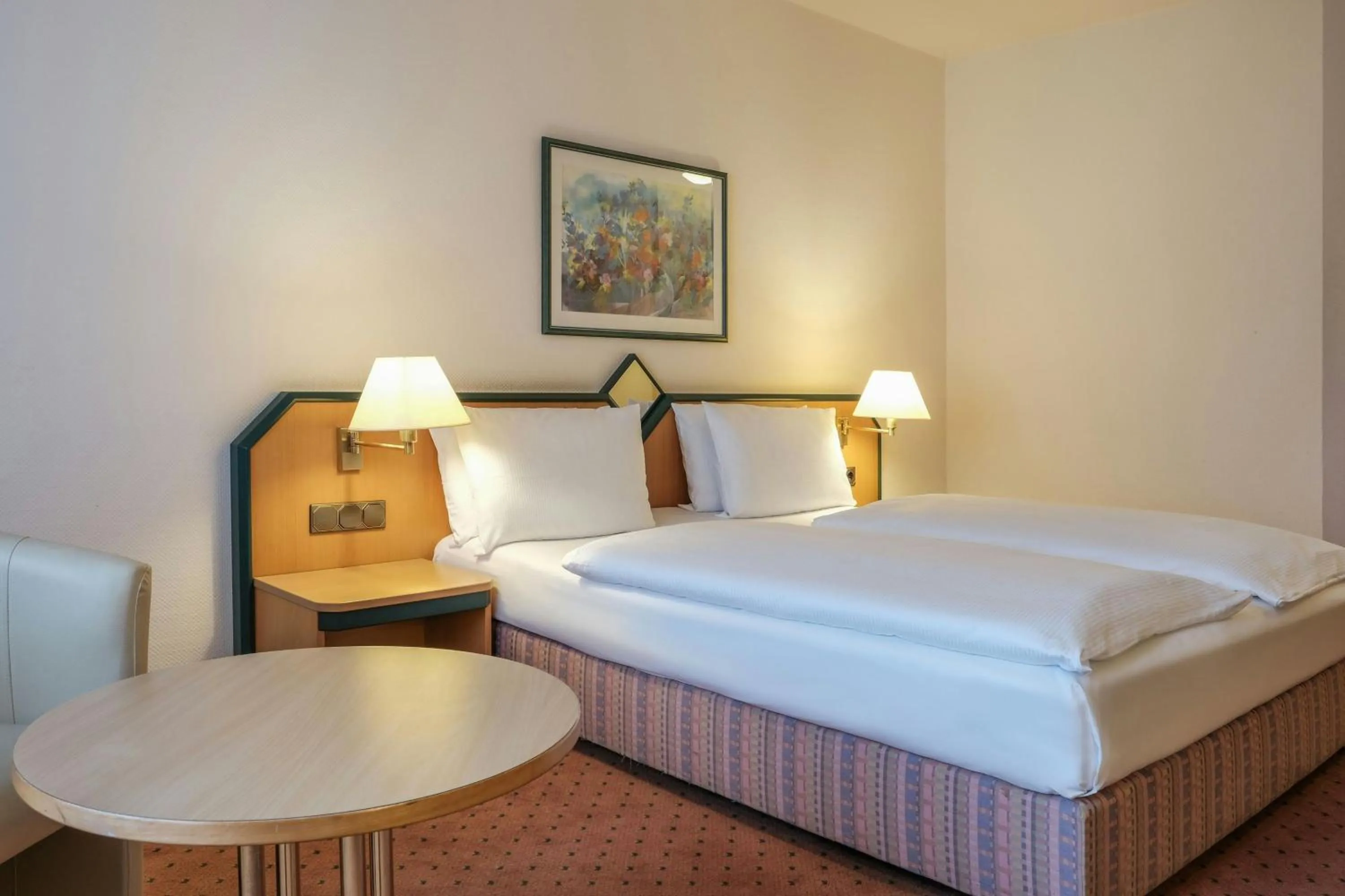 Photo of the whole room, Bed in Holiday Inn Essen City Centre, an IHG Hotel