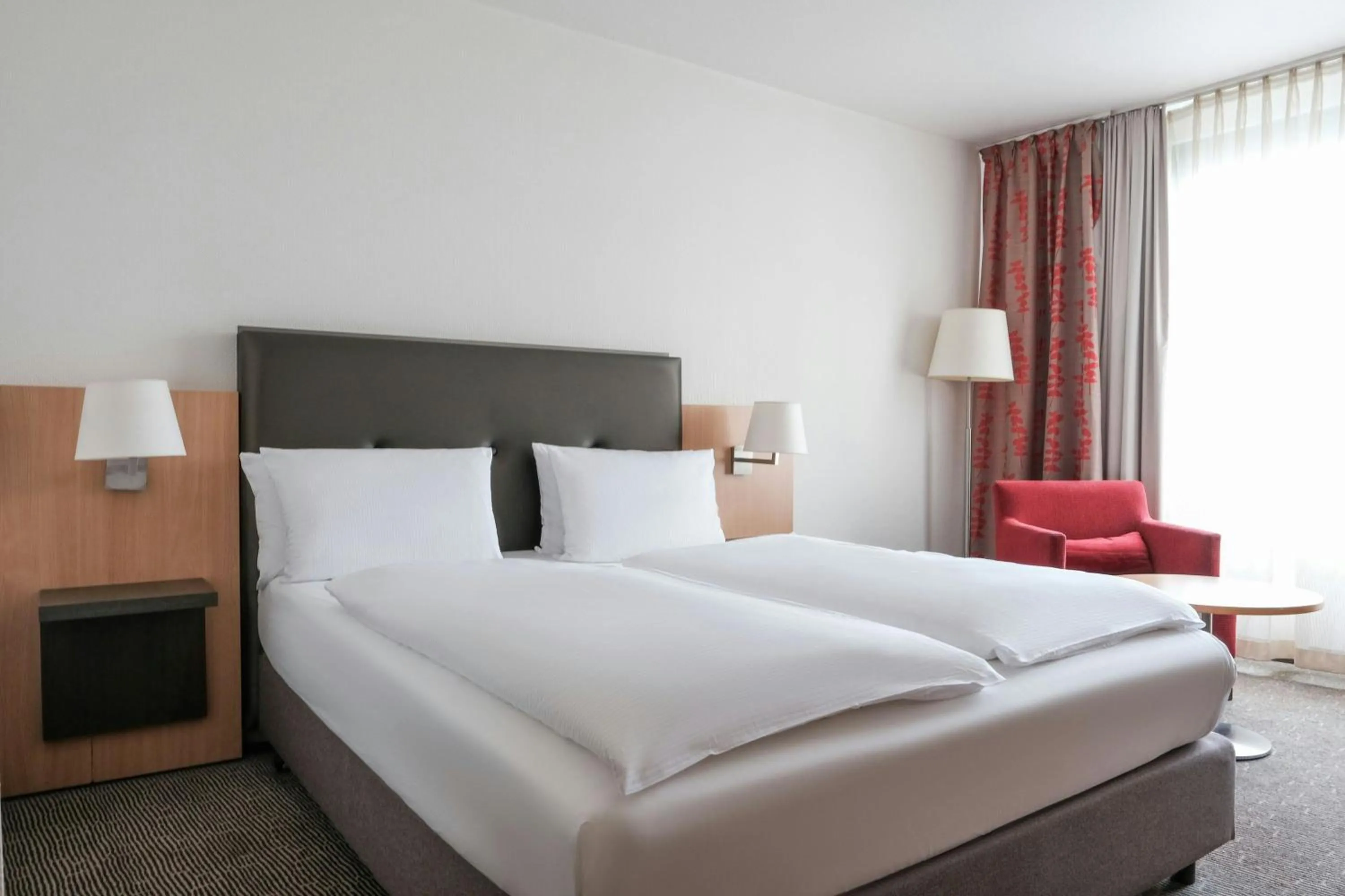 Photo of the whole room, Bed in Holiday Inn Essen City Centre, an IHG Hotel