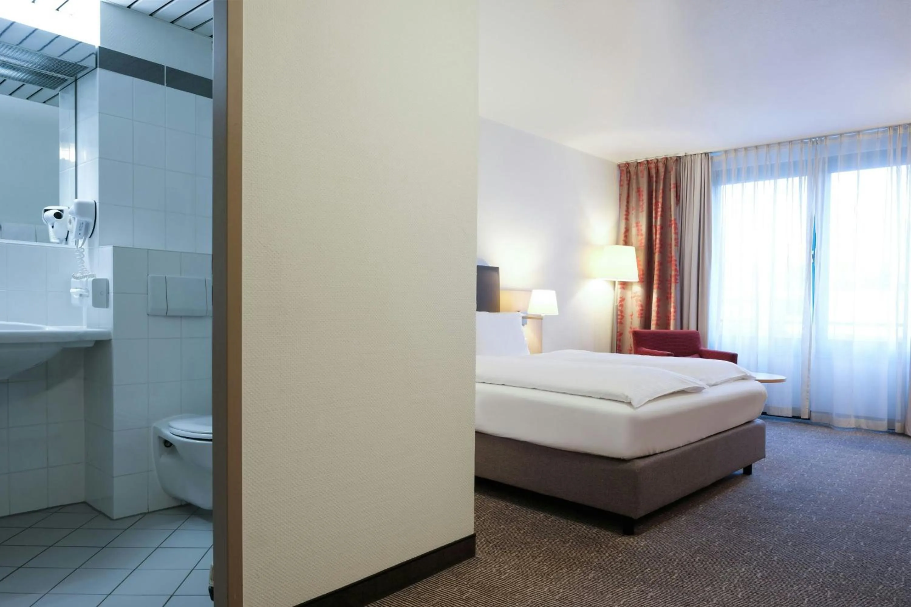 Photo of the whole room, Bed in Holiday Inn Essen City Centre, an IHG Hotel