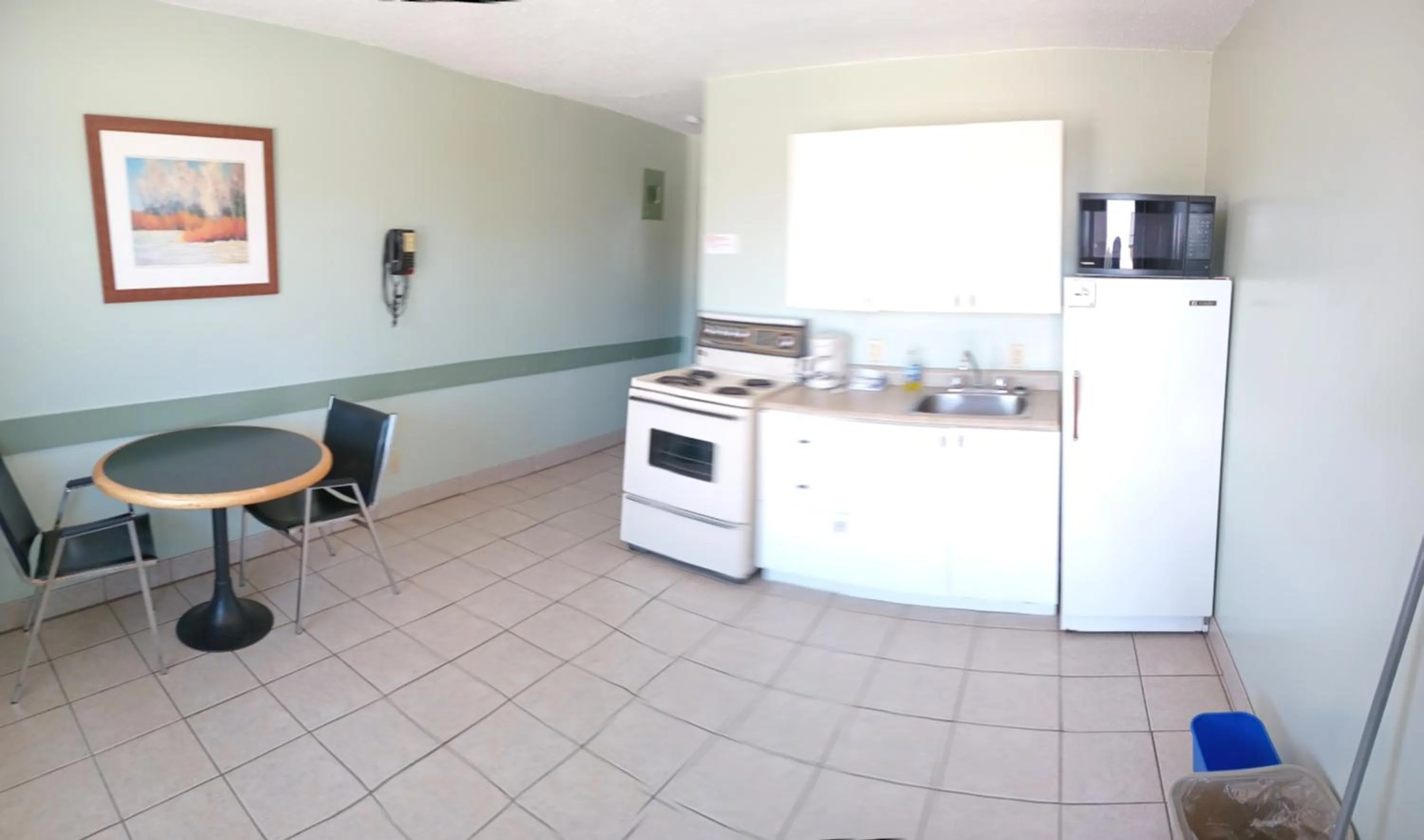 Dining area in Chimo Motel